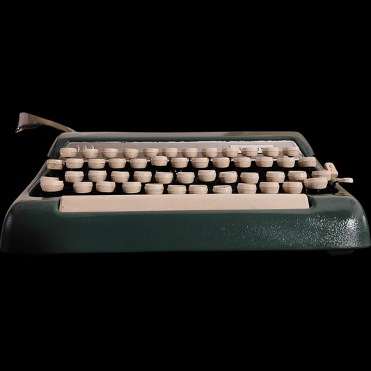 Image of Smith Corona Sterling Typewriter. Available from universaltypewritercompany.in