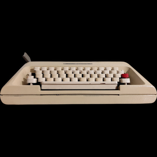 Image of Olivetti Lettera 35 Typewriter. Available from universaltypewritercompany.in