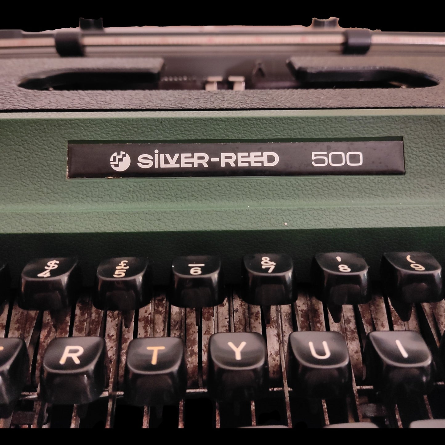 Image of Silver Reed 500 Typewriter. Available from universaltypewritercompany.in