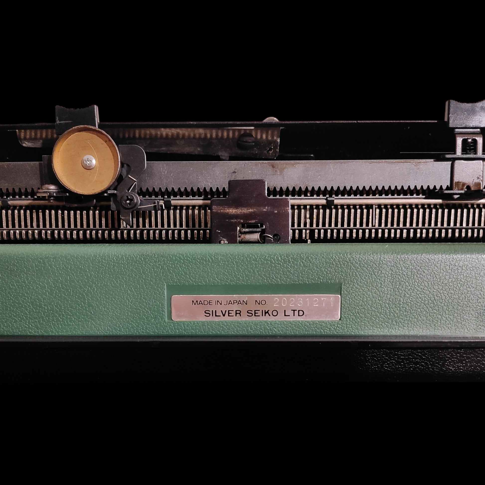 Image of Silver Reed 500 Typewriter. Available from universaltypewritercompany.in