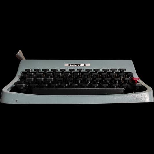 Image of Olivetti Lettera 32 Typewriter. Available from universaltypewritercompany.in