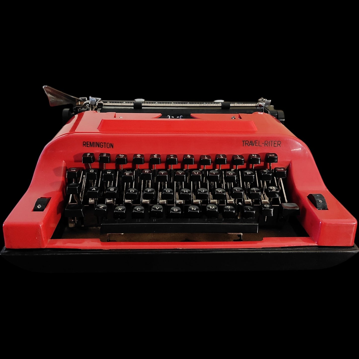 Image of Remington Travel-Riter Typewriter. Available from universaltypewritercompany.in