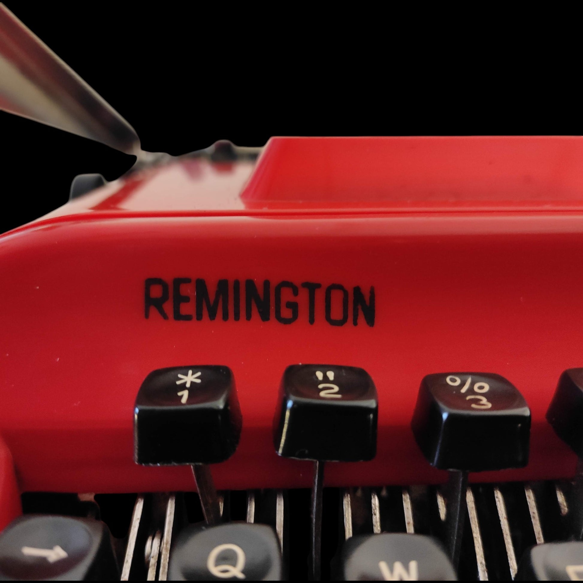 Image of Remington Travel-Riter Typewriter. Available from universaltypewritercompany.in