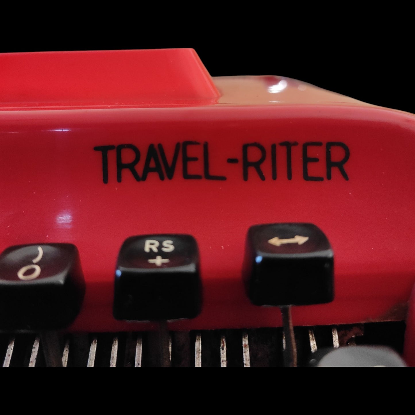 Image of Remington Travel-Riter Typewriter. Available from universaltypewritercompany.in