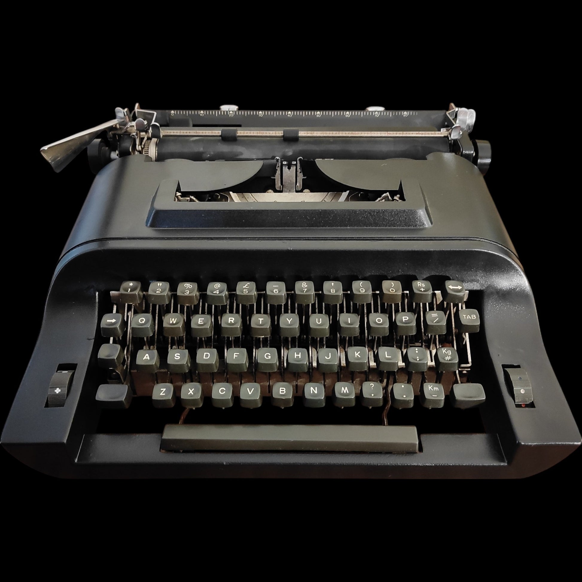 Image of Remington 20 Typewriter. Available from universaltypewritercompany.in