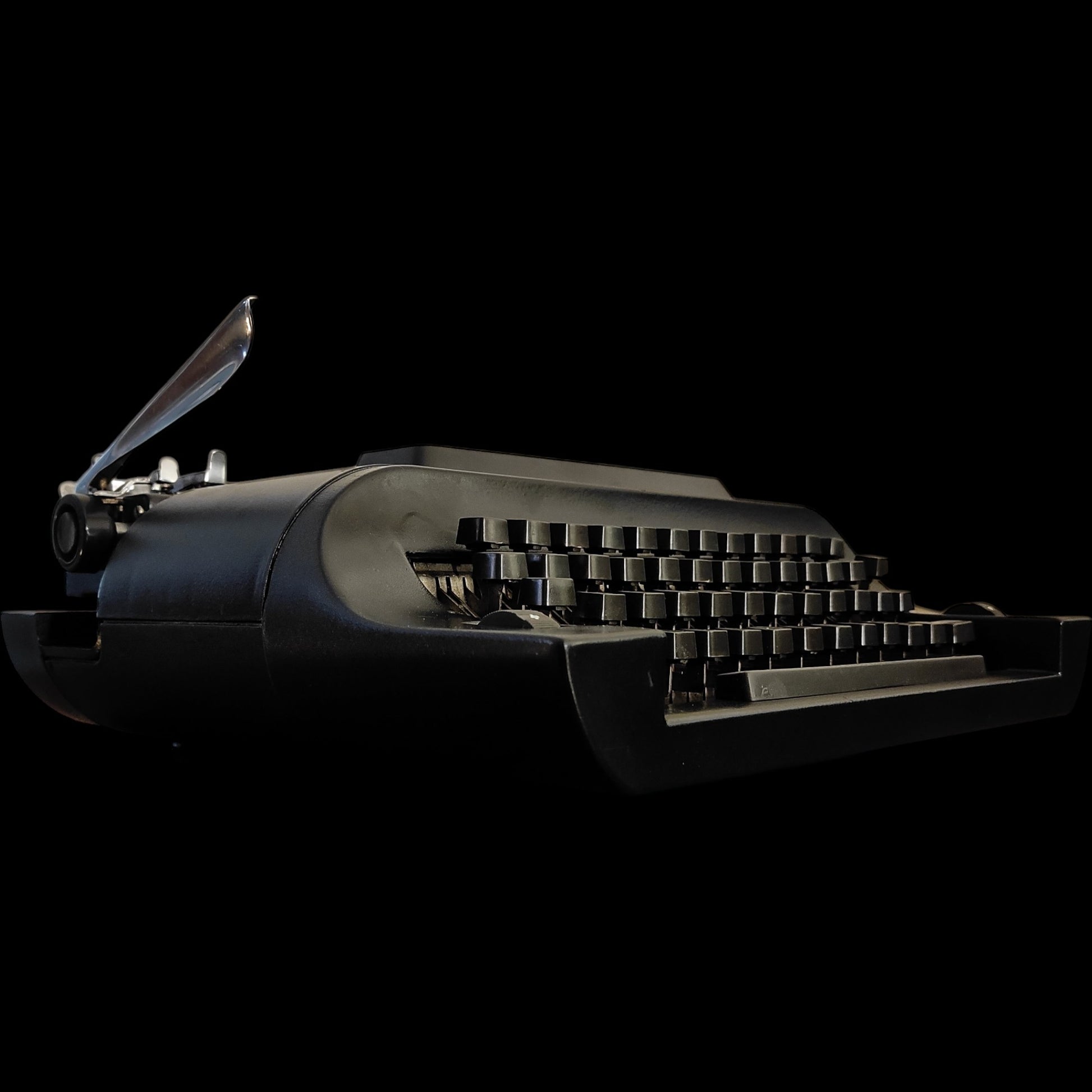 Image of Remington 20 Typewriter. Available from universaltypewritercompany.in