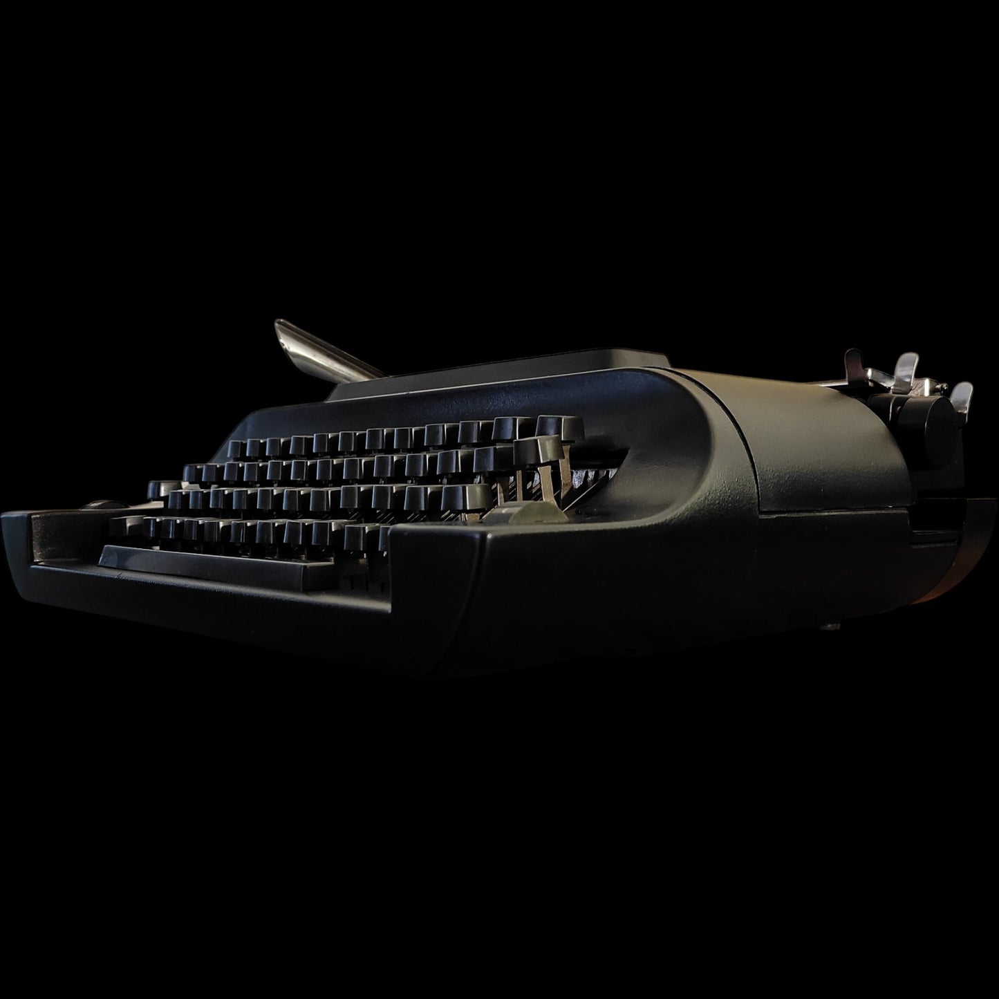 Image of Remington 20 Typewriter. Available from universaltypewritercompany.in