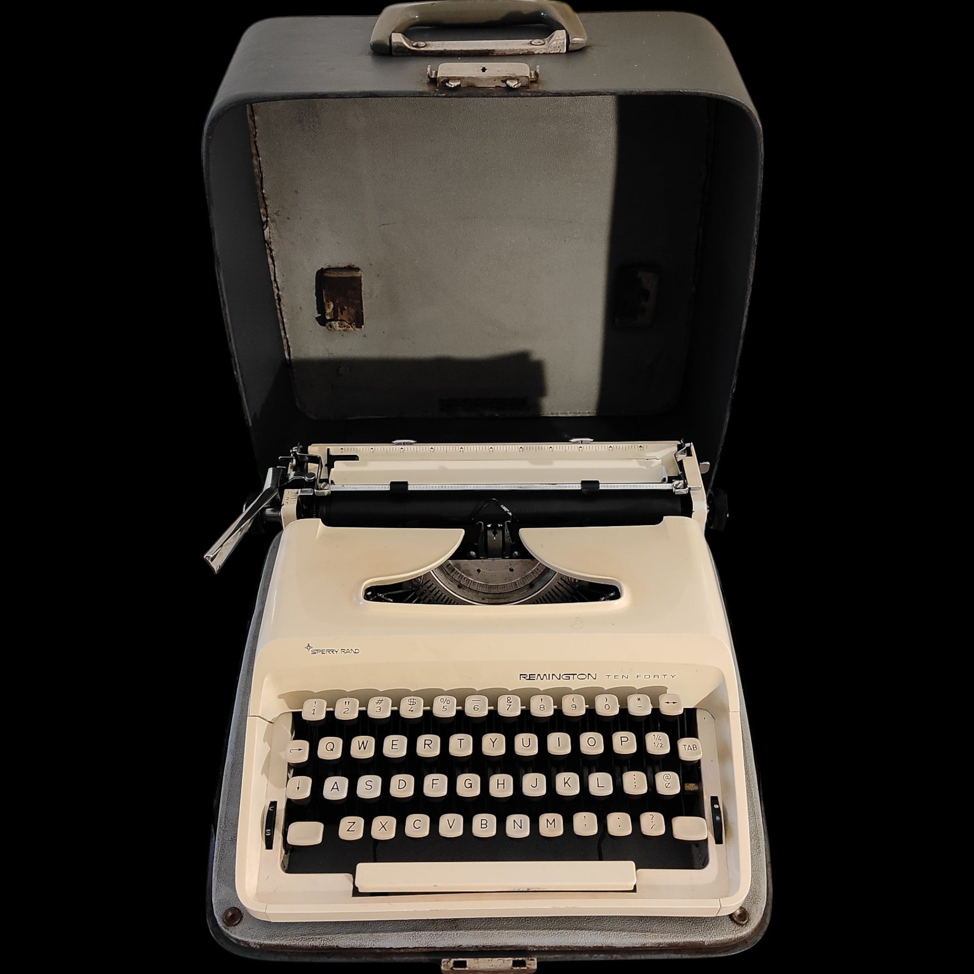 Image of Remington Ten Forty Typewriter. Available from universaltypewritercompany.in