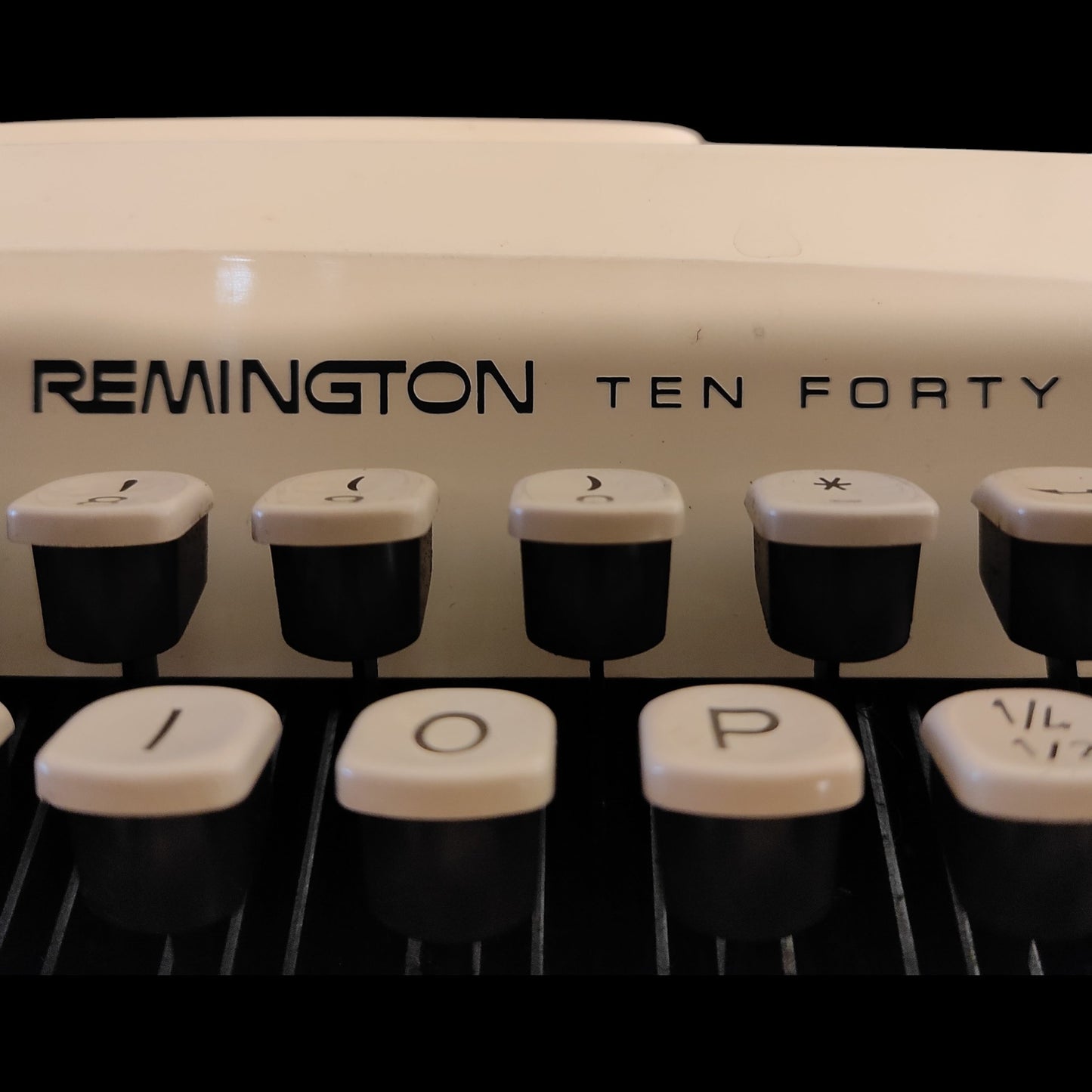 Image of Remington Ten Forty Typewriter. Available from universaltypewritercompany.in