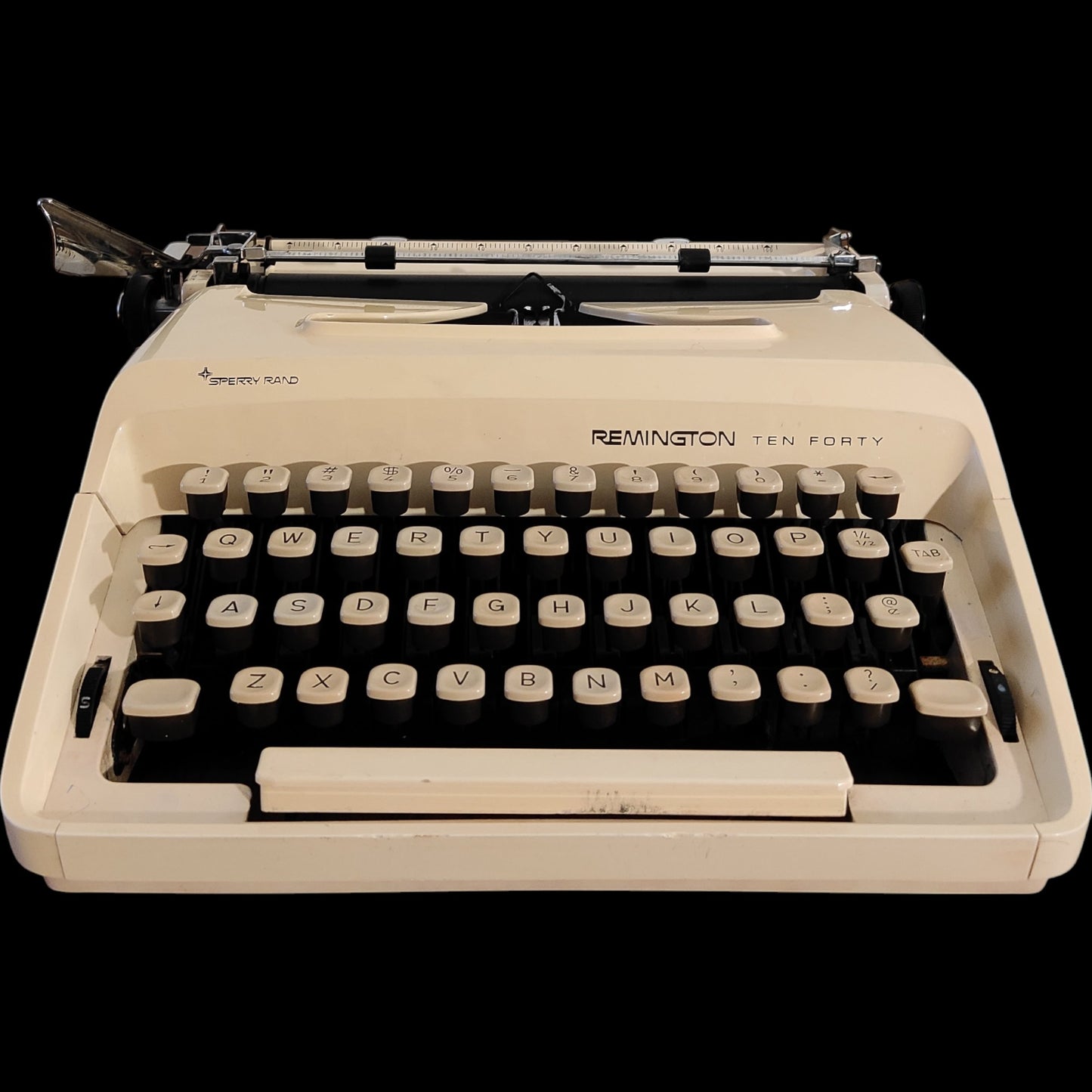 Image of Remington Ten Forty Typewriter. Available from universaltypewritercompany.in