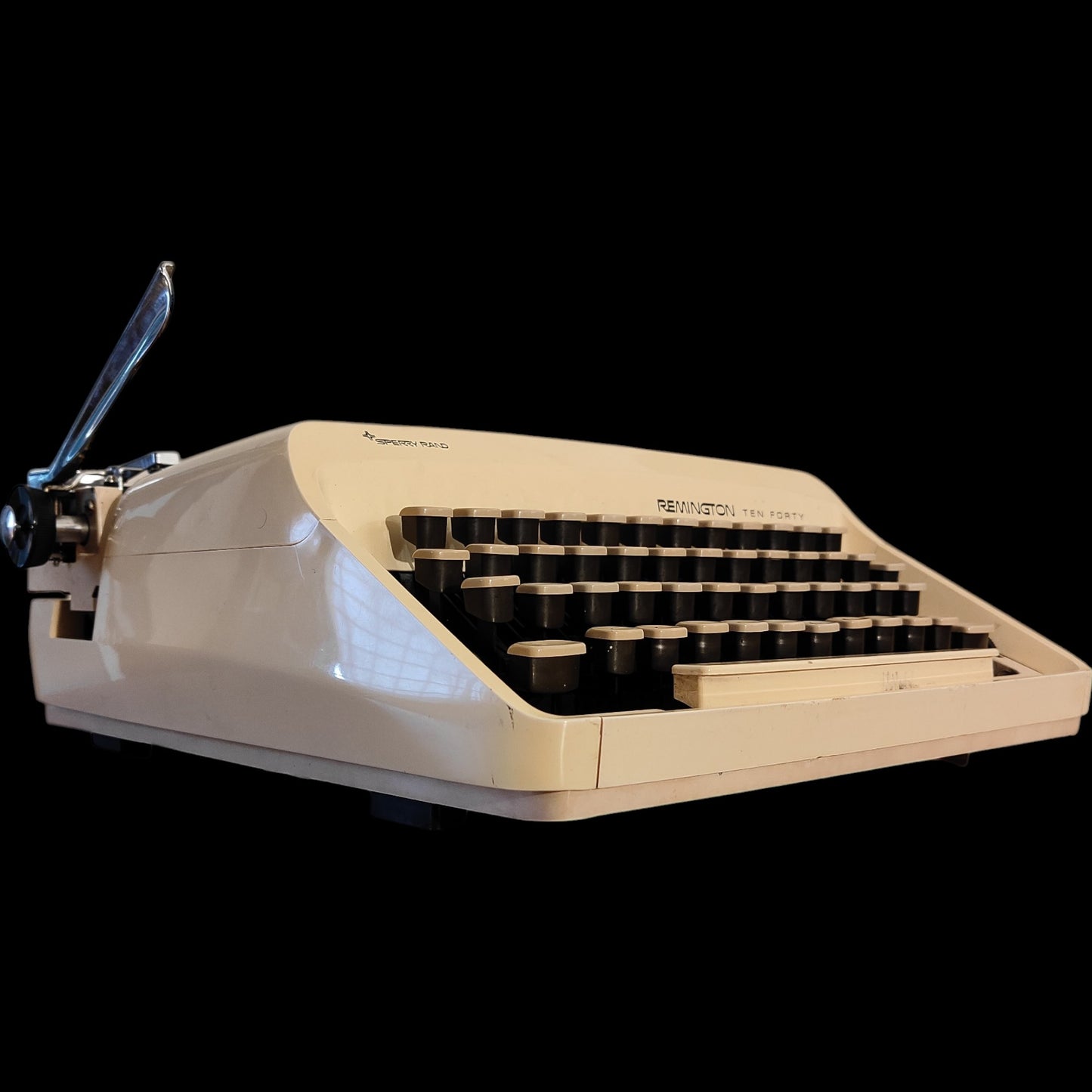 Image of Remington Ten Forty Typewriter. Available from universaltypewritercompany.in