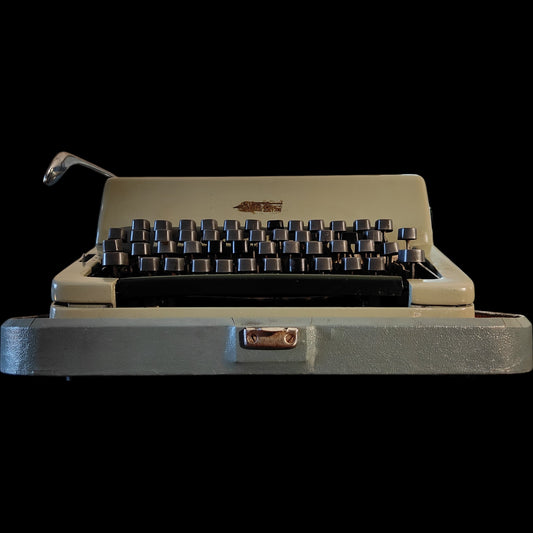 Image of Voss Typewriter. Available from universaltypewritercompany.in