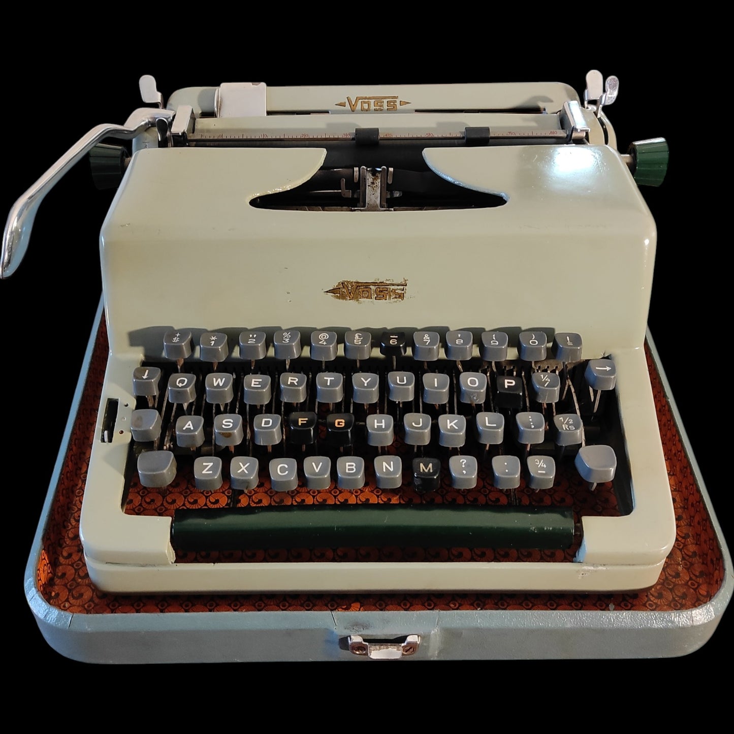 Image of Voss Typewriter. Available from universaltypewritercompany.in