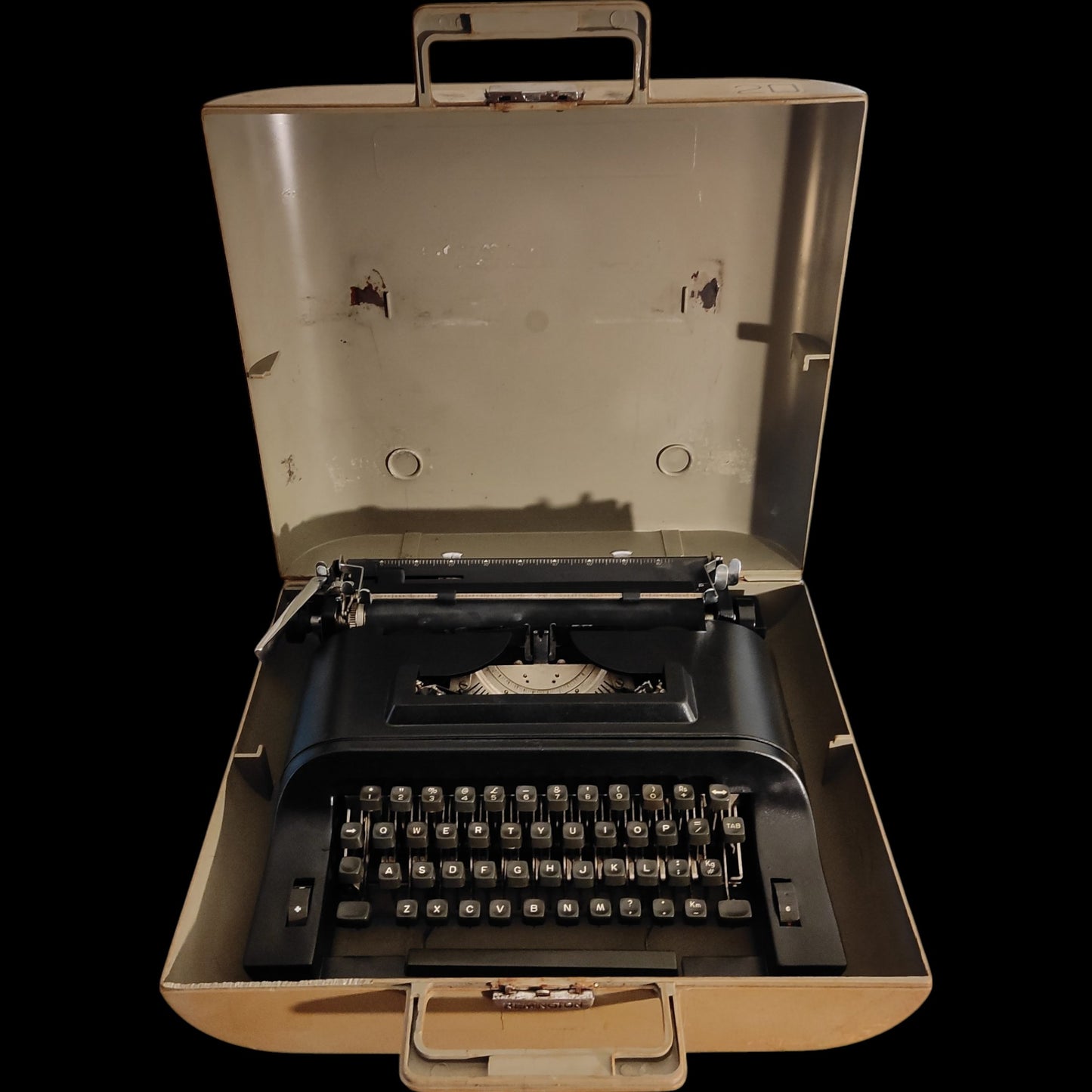 Image of Remington 20 Typewriter. Available from universaltypewritercompany.in