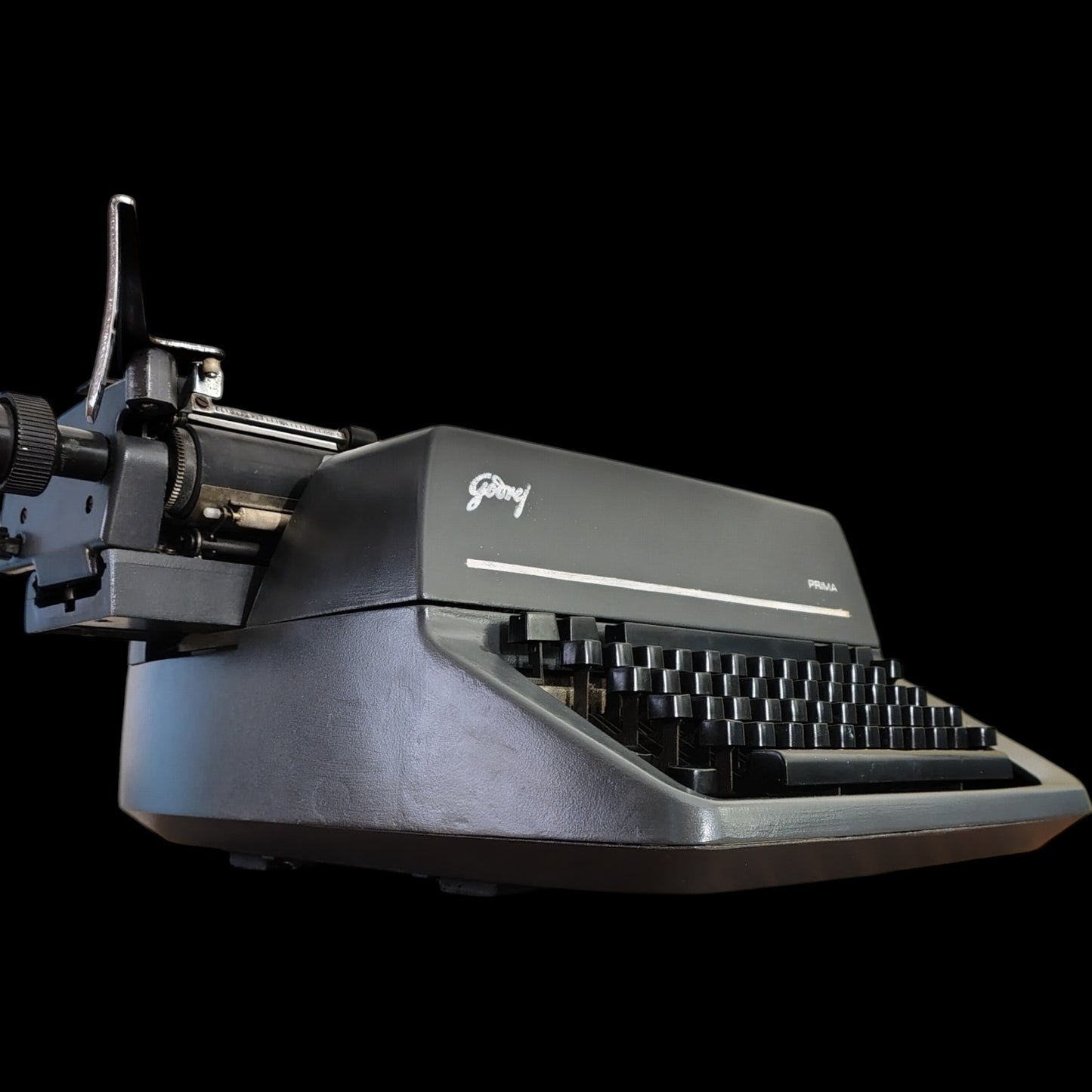 Image of Godrej Prima English Keyboard Typewriter. Available from universaltypewritercompany.in