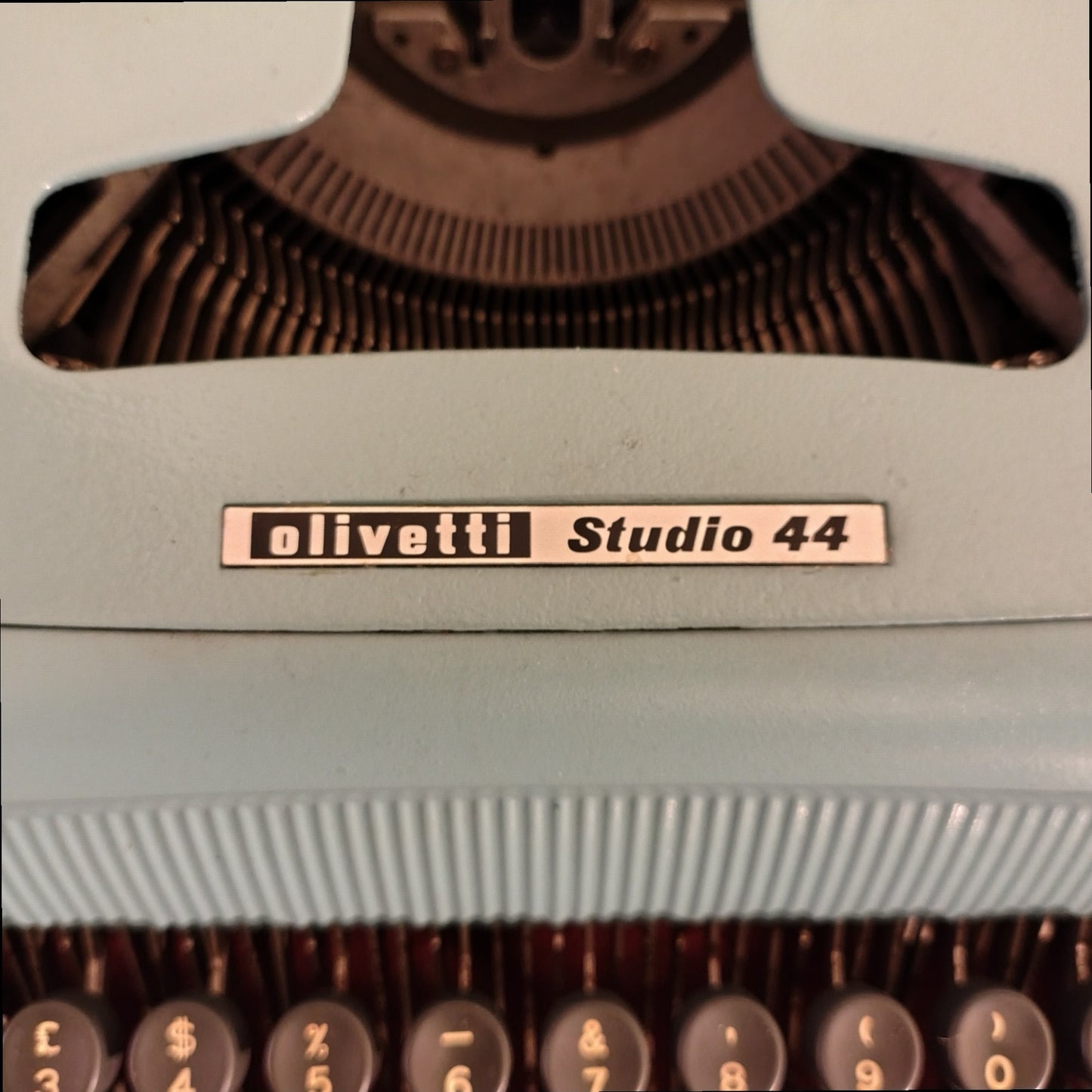 Image of Olivetti Studio 44 Typewriter. Available from universaltypewritercompany.in