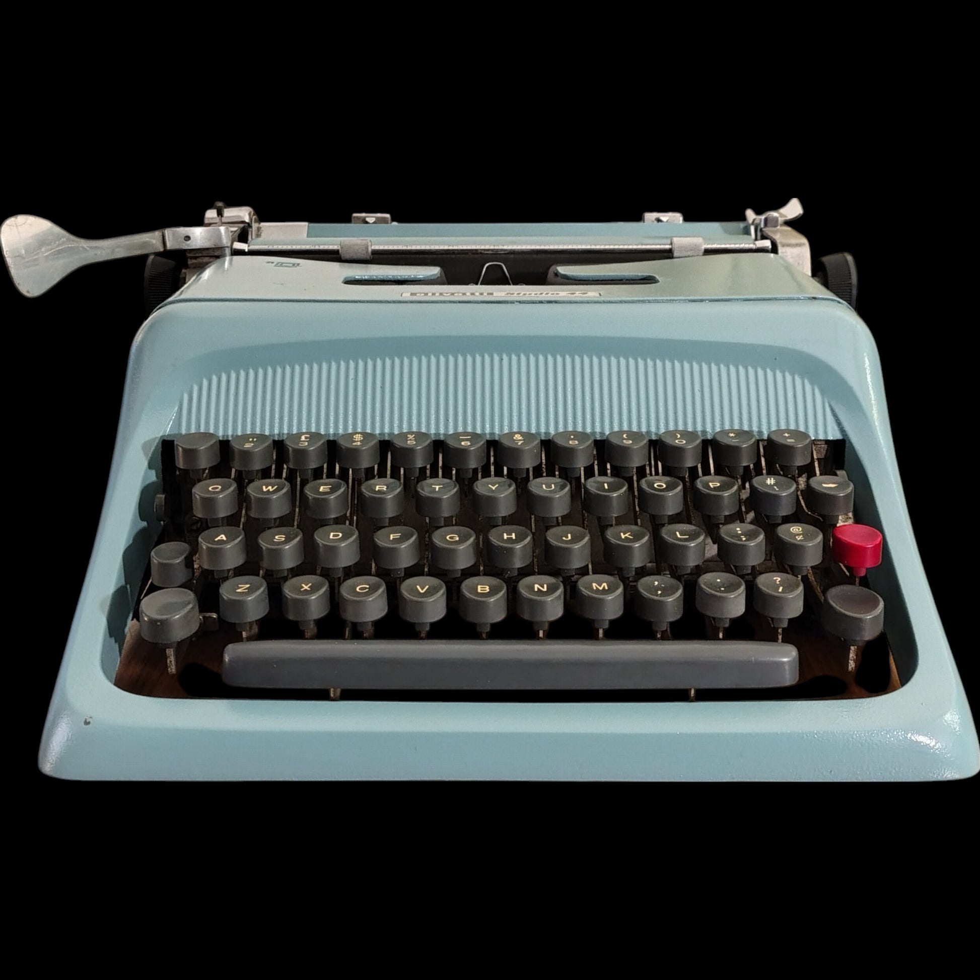 Image of Olivetti Studio 44 Typewriter. Available from universaltypewritercompany.in