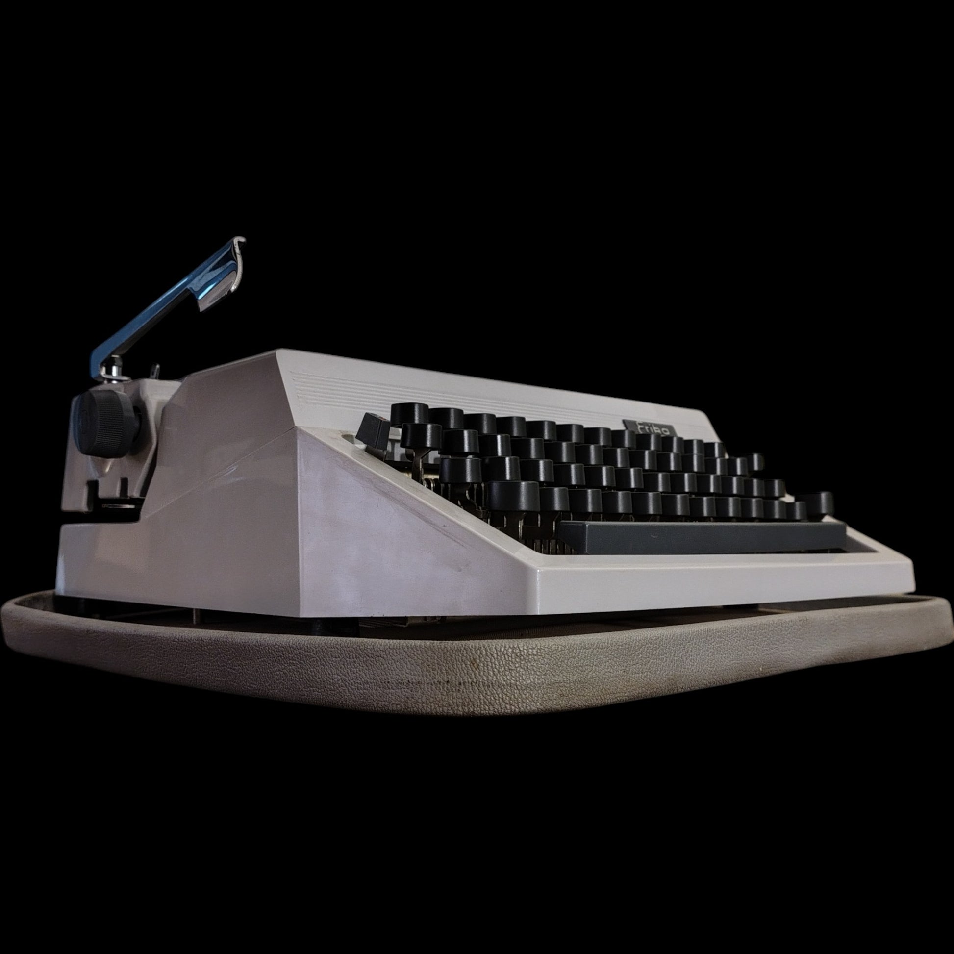 Image of Erika Typewriter. Available from universaltypewritercompany.in