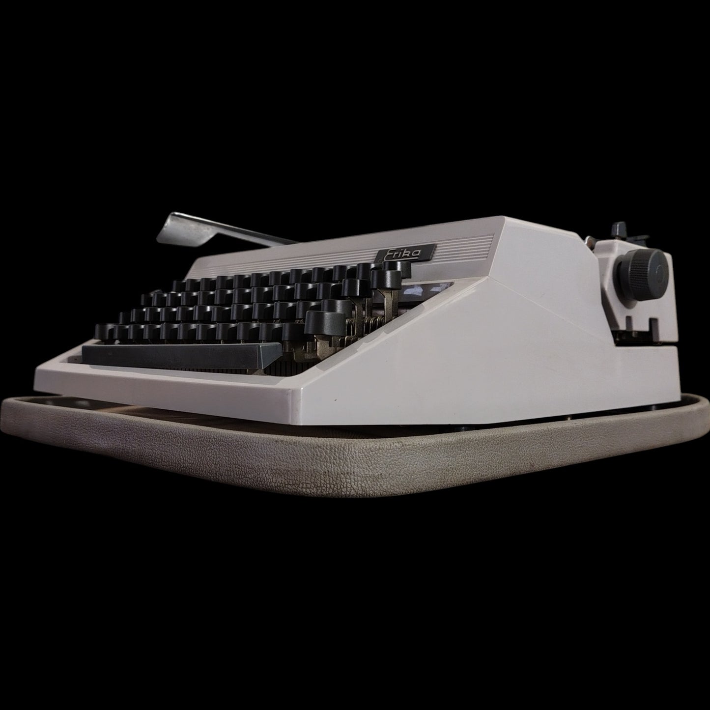 Image of Erika Typewriter. Available from universaltypewritercompany.in