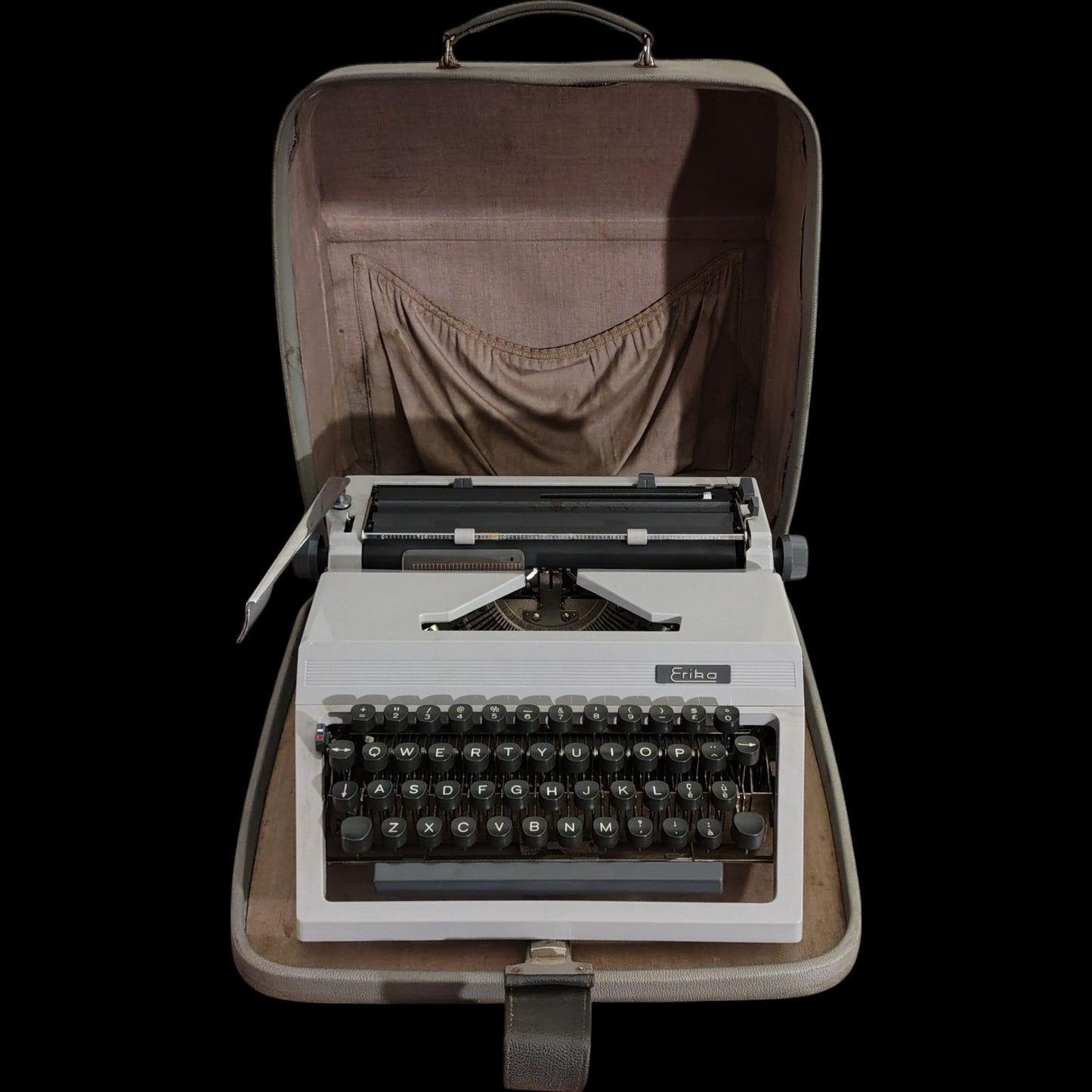 Image of Erika Typewriter. Available from universaltypewritercompany.in