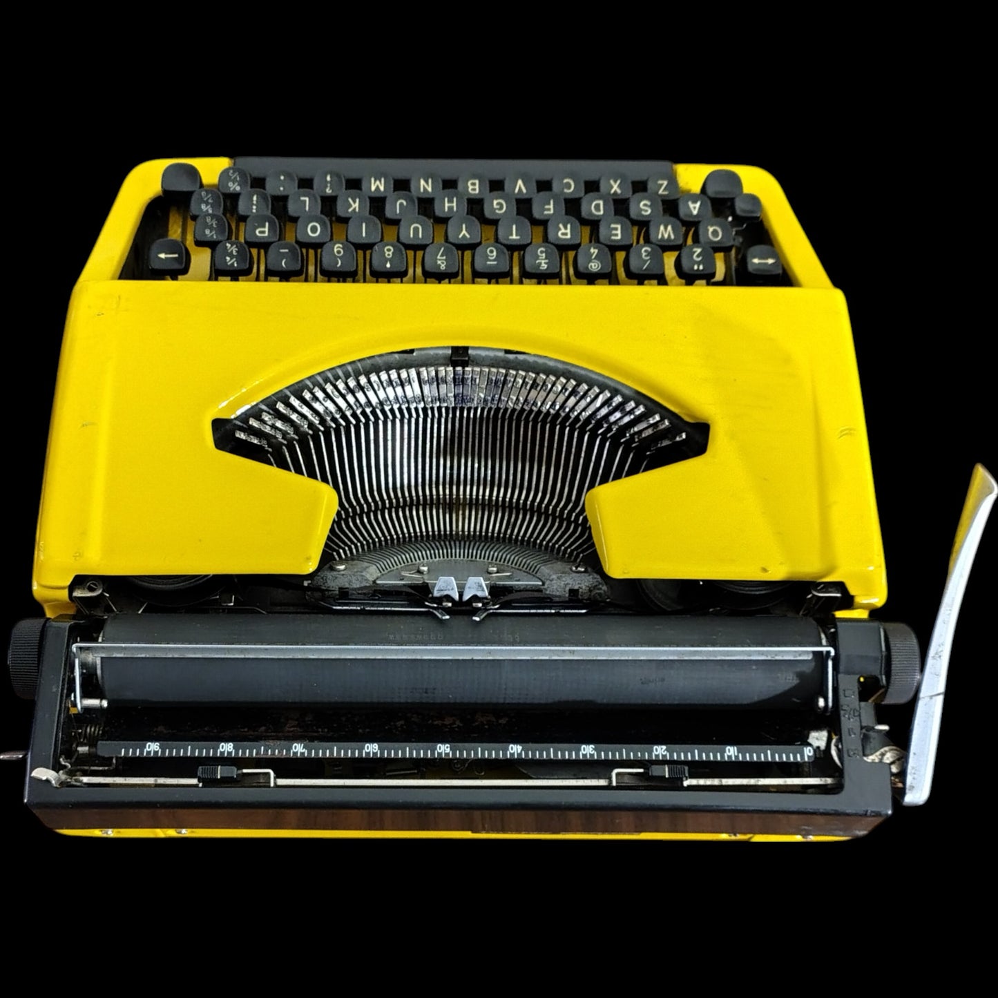 Image of Brother Deluxe 250TR Typewriter. Available from universaltypewritercompany.in