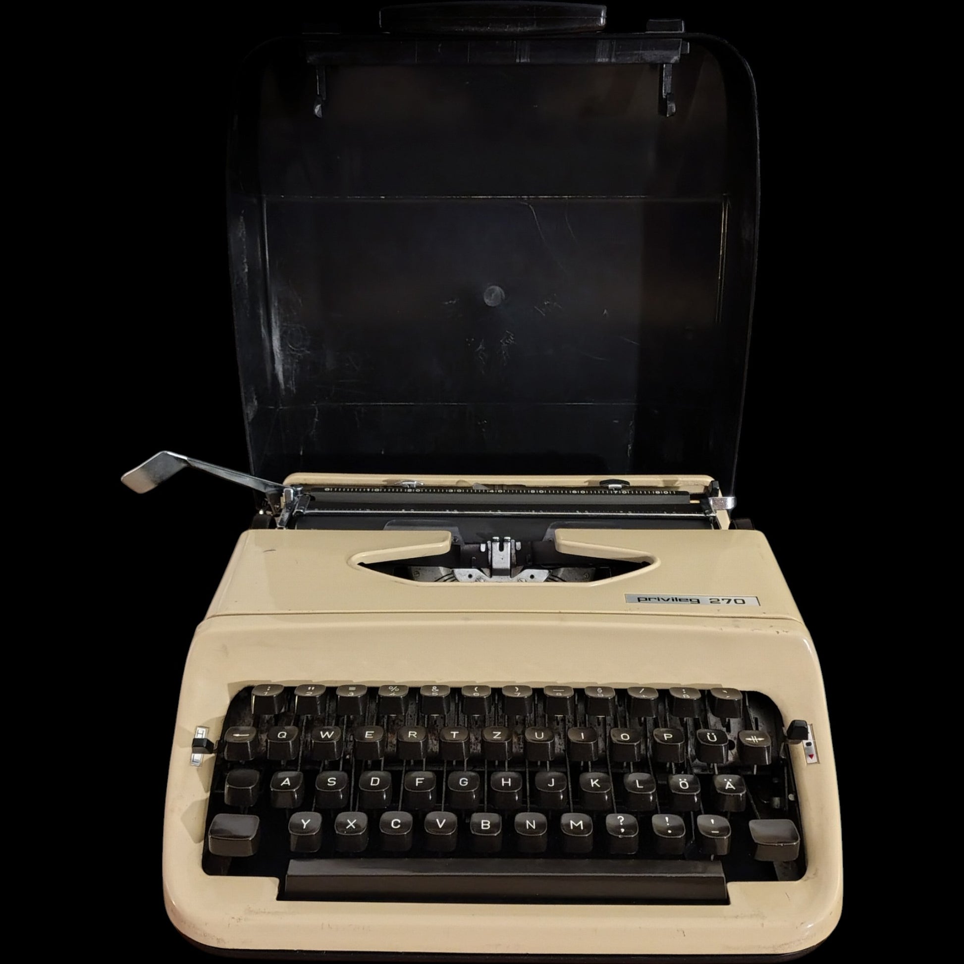 Image of Privileg 270 Typewriter. Available from universaltypewritercompany.in