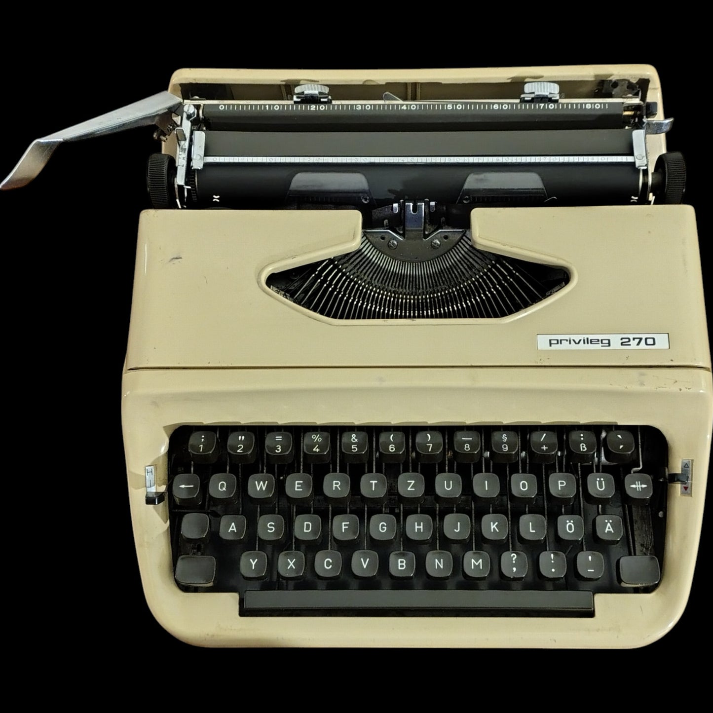 Image of Privileg 270 Typewriter. Available from universaltypewritercompany.in