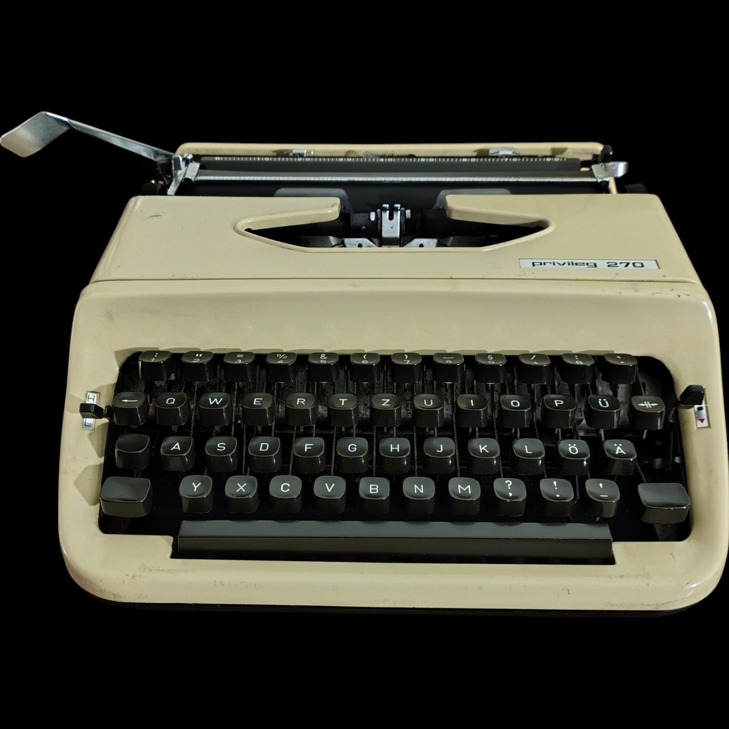 Image of Privileg 270 Typewriter. Available from universaltypewritercompany.in