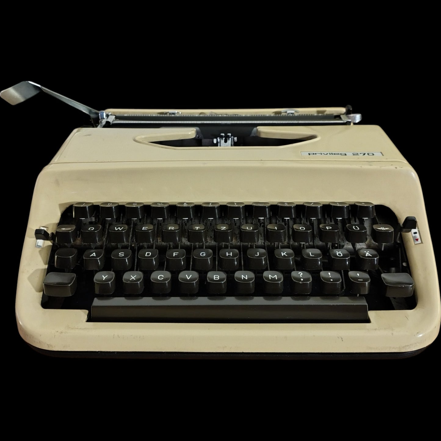 Image of Privileg 270 Typewriter. Available from universaltypewritercompany.in