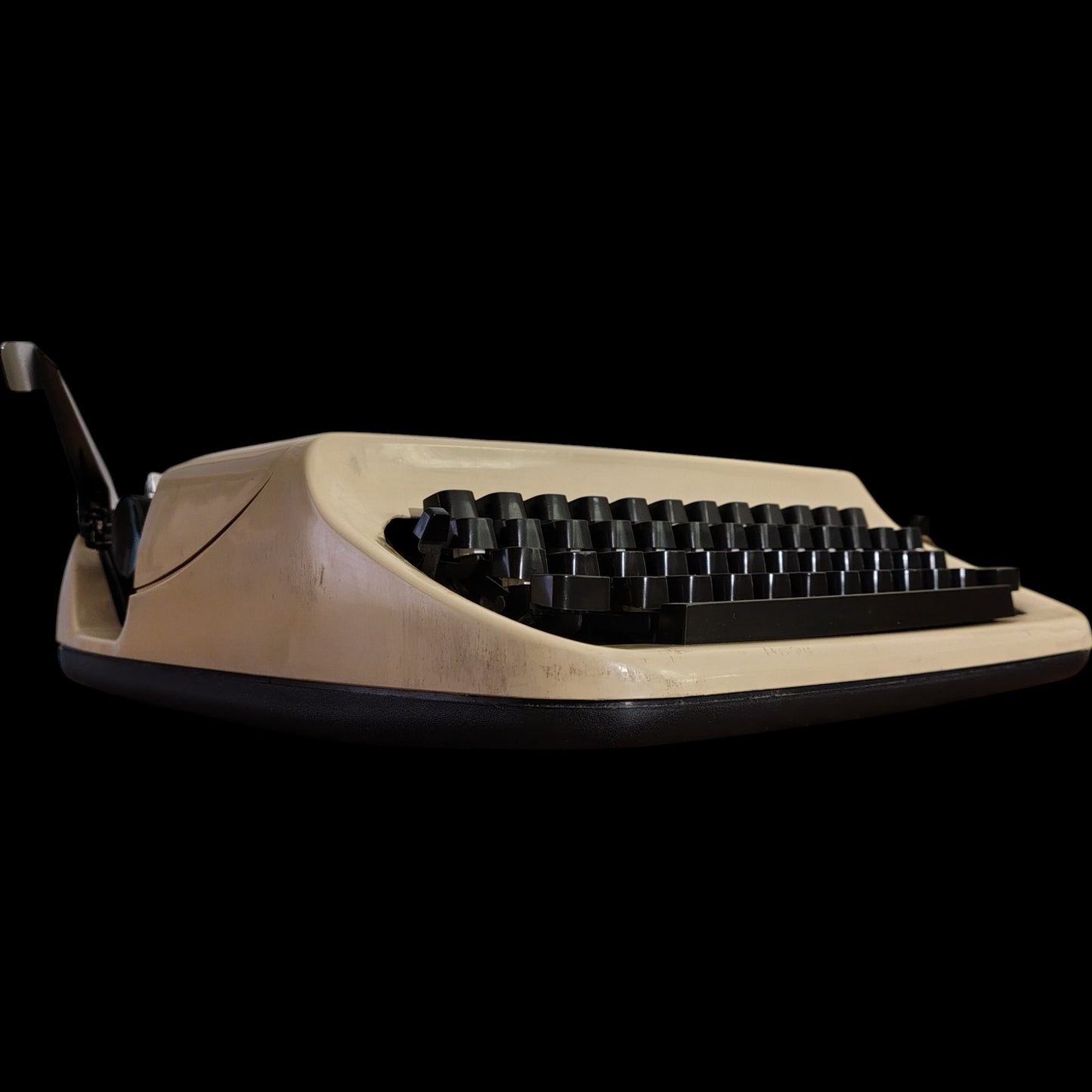 Image of Privileg 270 Typewriter. Available from universaltypewritercompany.in