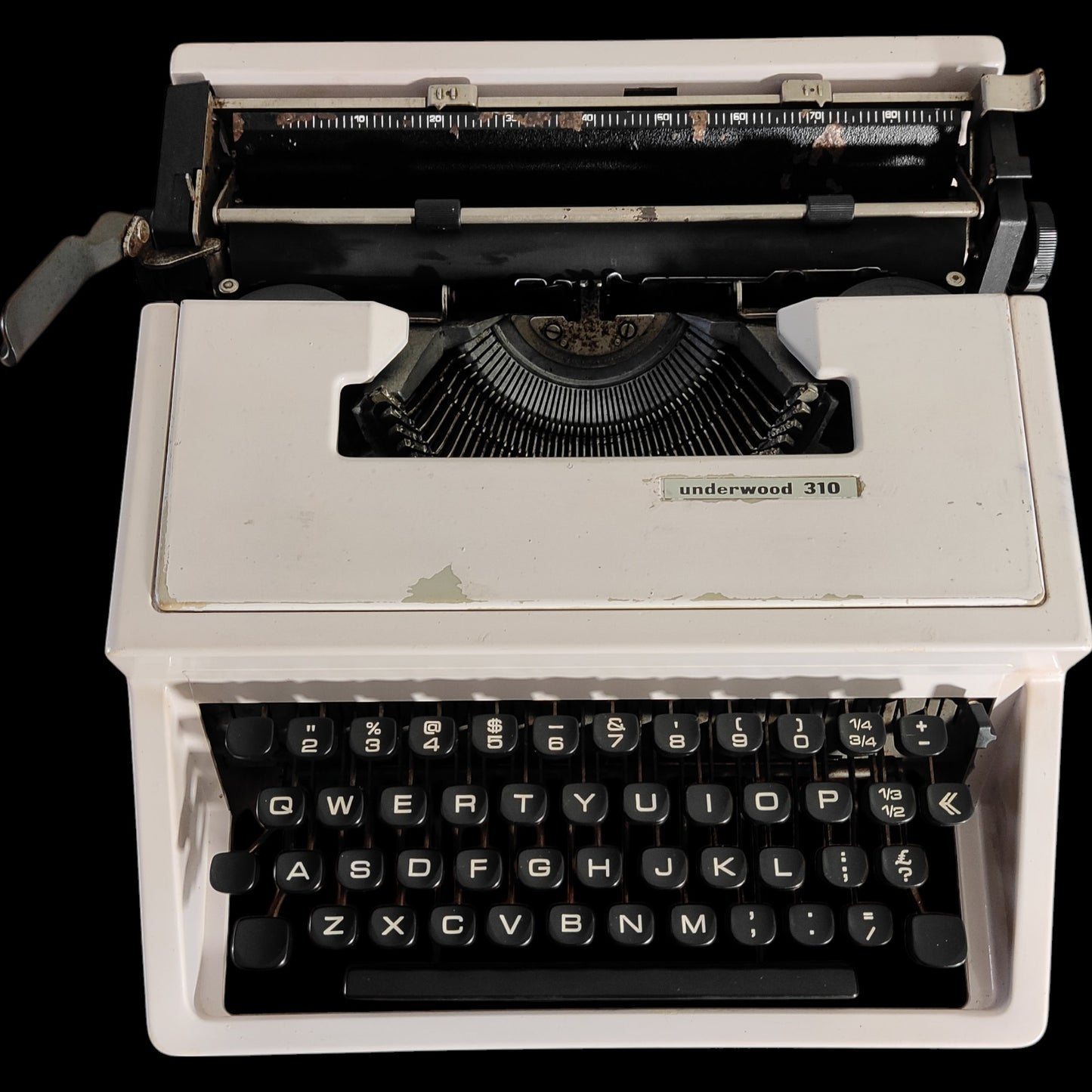 Image of Underwood 310 Typewriter. Available from universaltypewritercompany.in