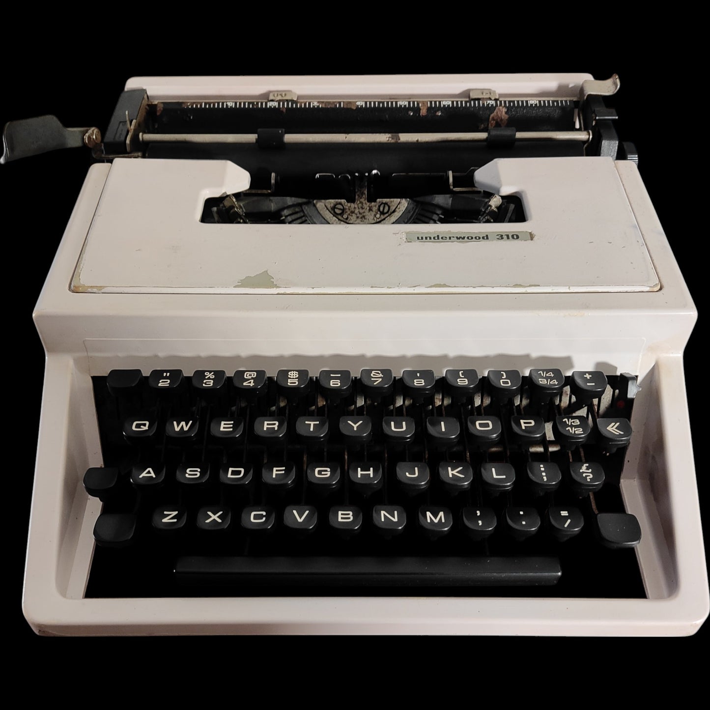 Image of Underwood 310 Typewriter. Available from universaltypewritercompany.in