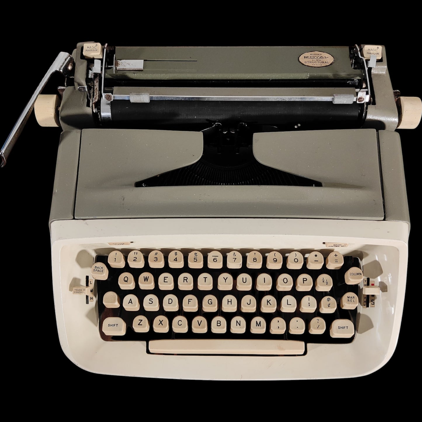 Image of Royal Safari Typewriter. Available from universaltypewritercompany.in