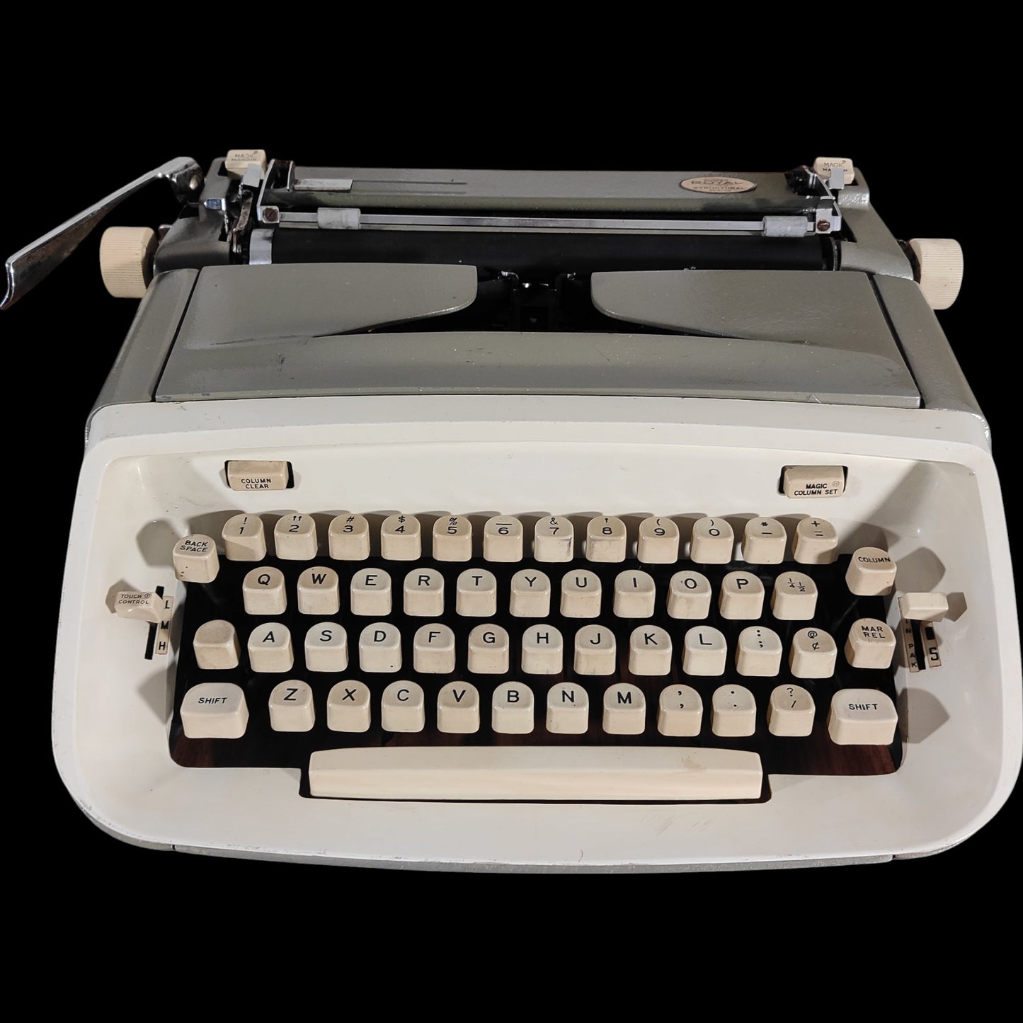 Image of Royal Safari Typewriter. Available from universaltypewritercompany.in