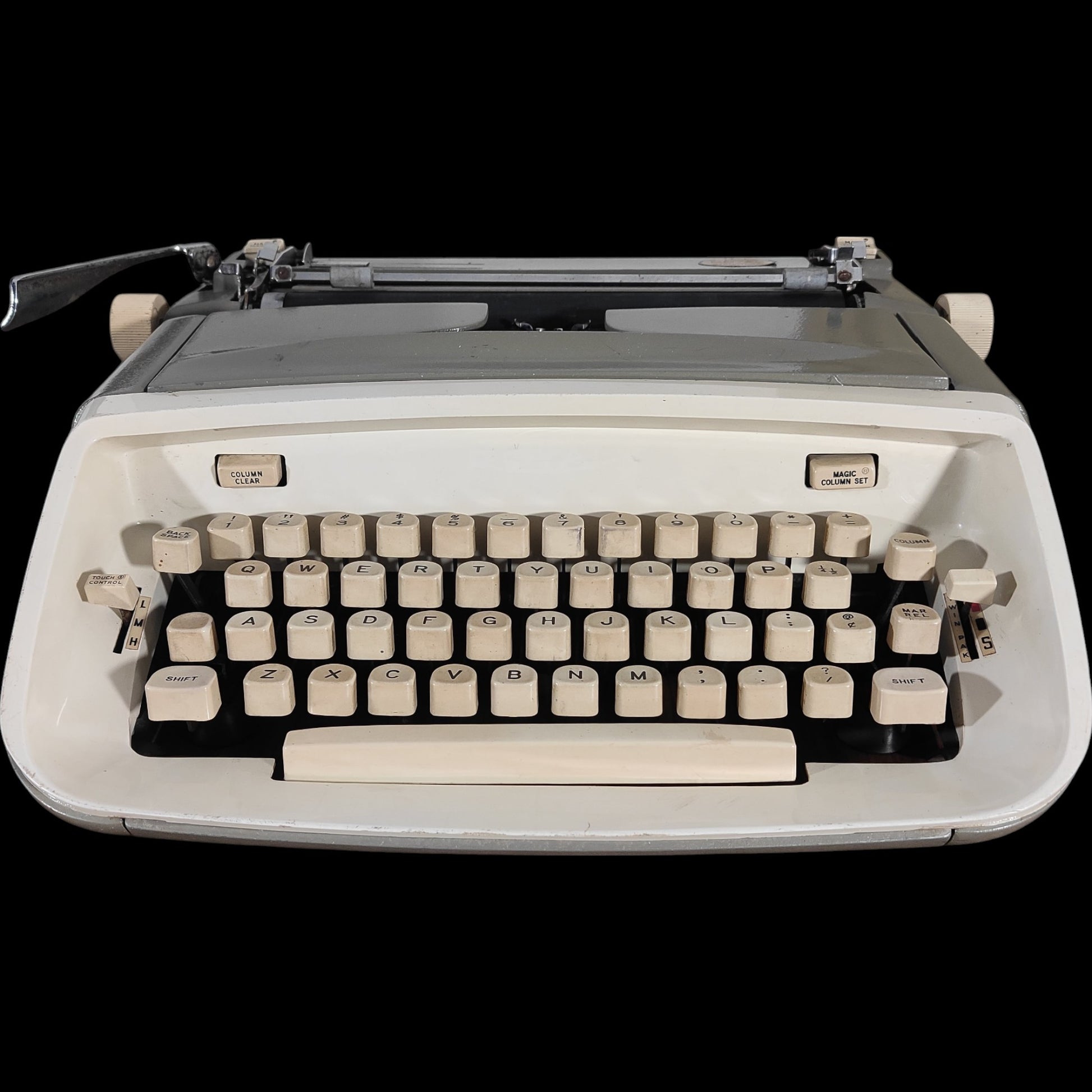 Image of Royal Safari Typewriter. Available from universaltypewritercompany.in