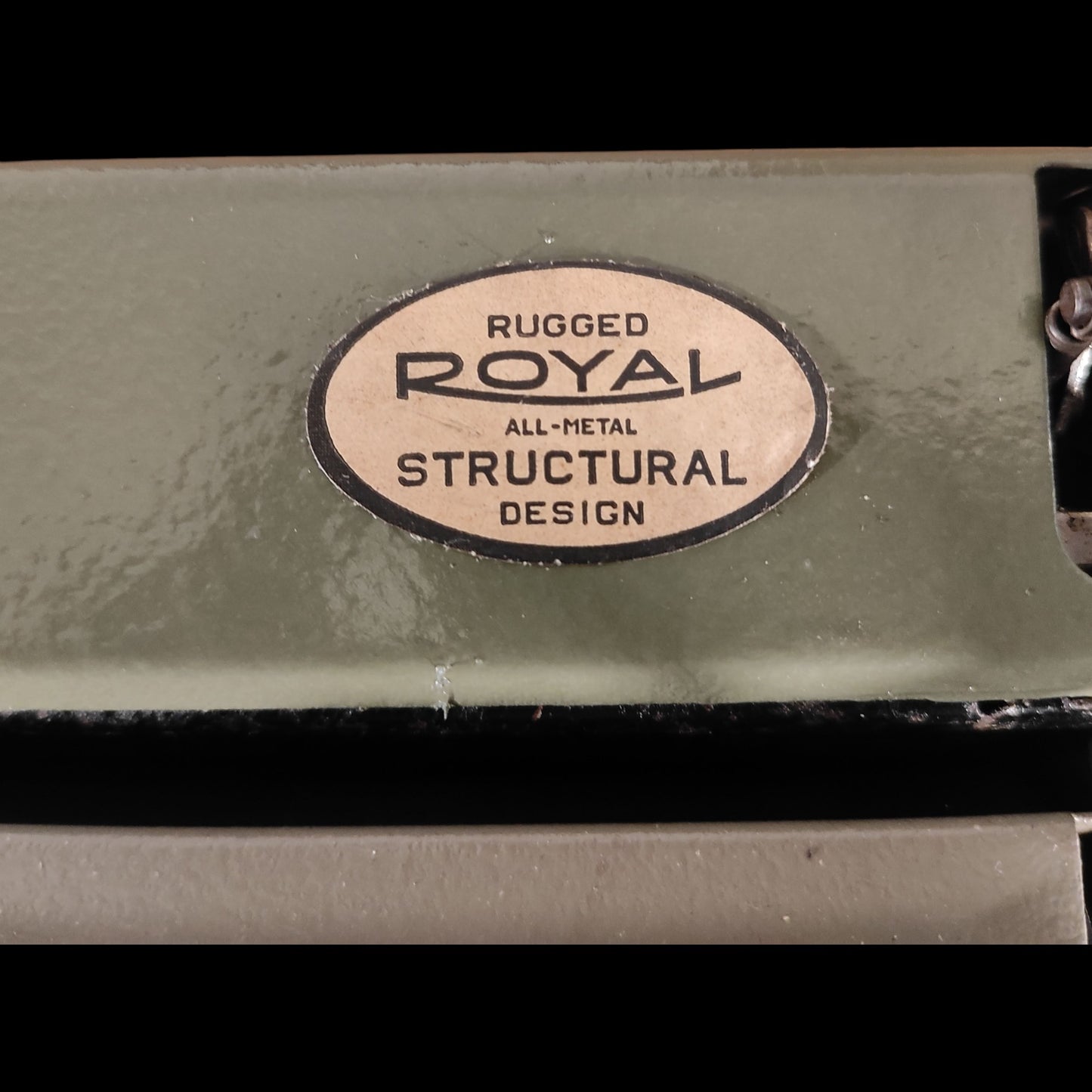 Image of Royal Safari Typewriter. Available from universaltypewritercompany.in