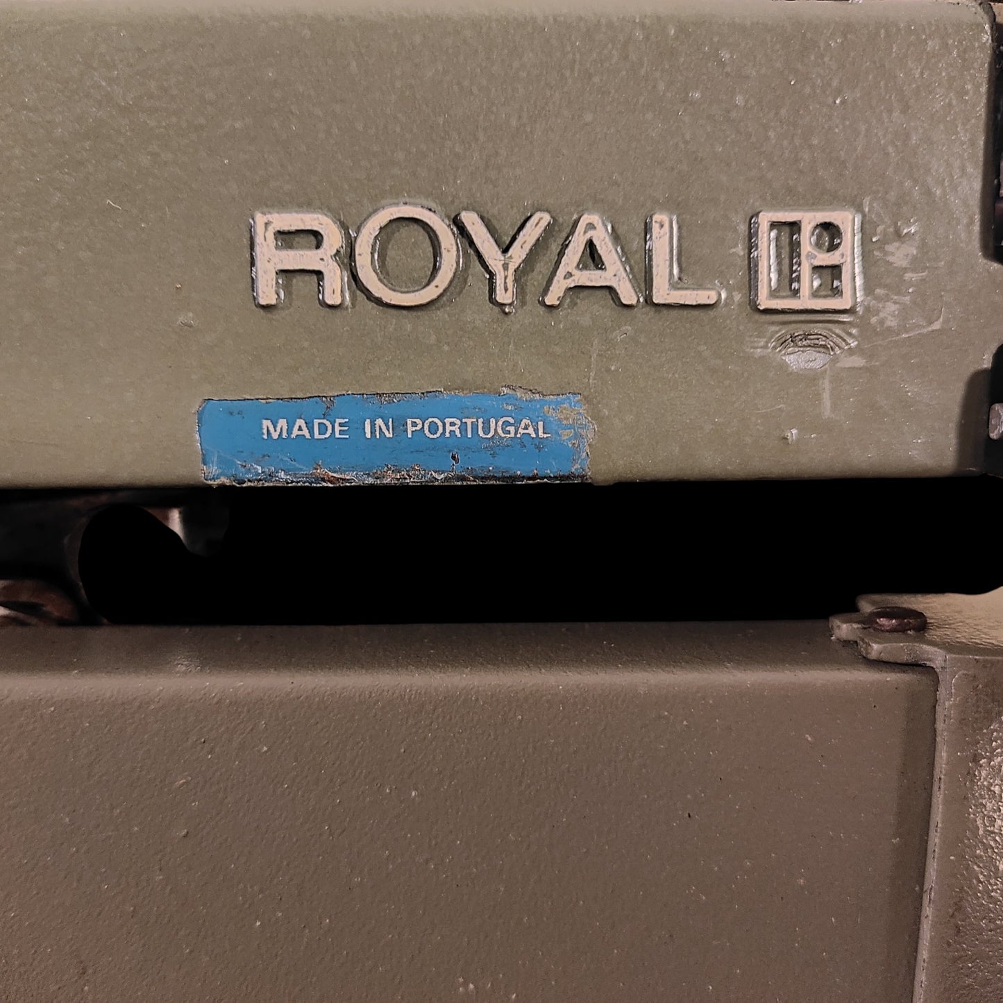 Image of Royal Safari Typewriter. Available from universaltypewritercompany.in