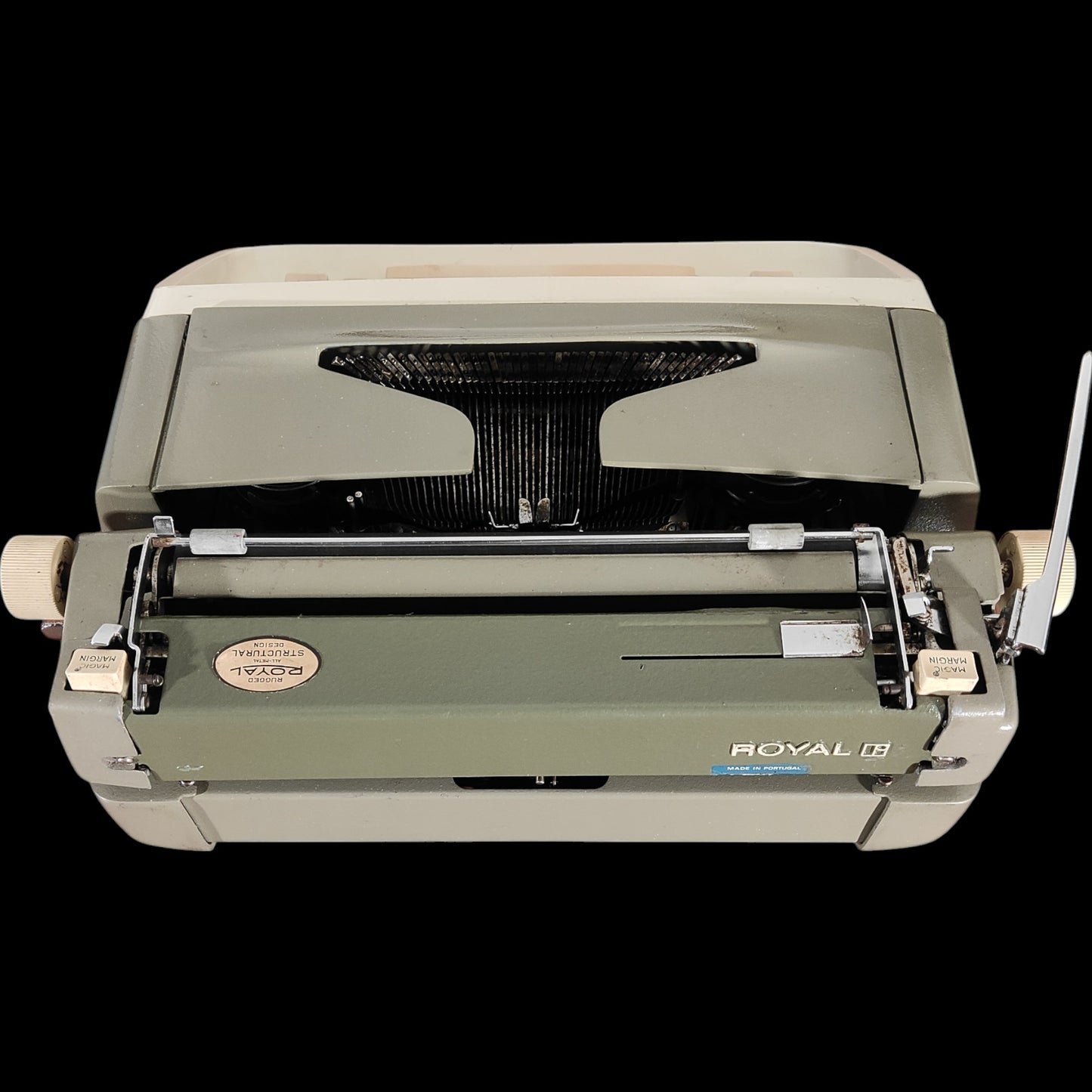 Image of Royal Safari Typewriter. Available from universaltypewritercompany.in