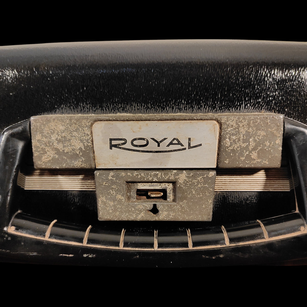 Image of Royal Safari Typewriter.
Available from universaltypewritercompany.in