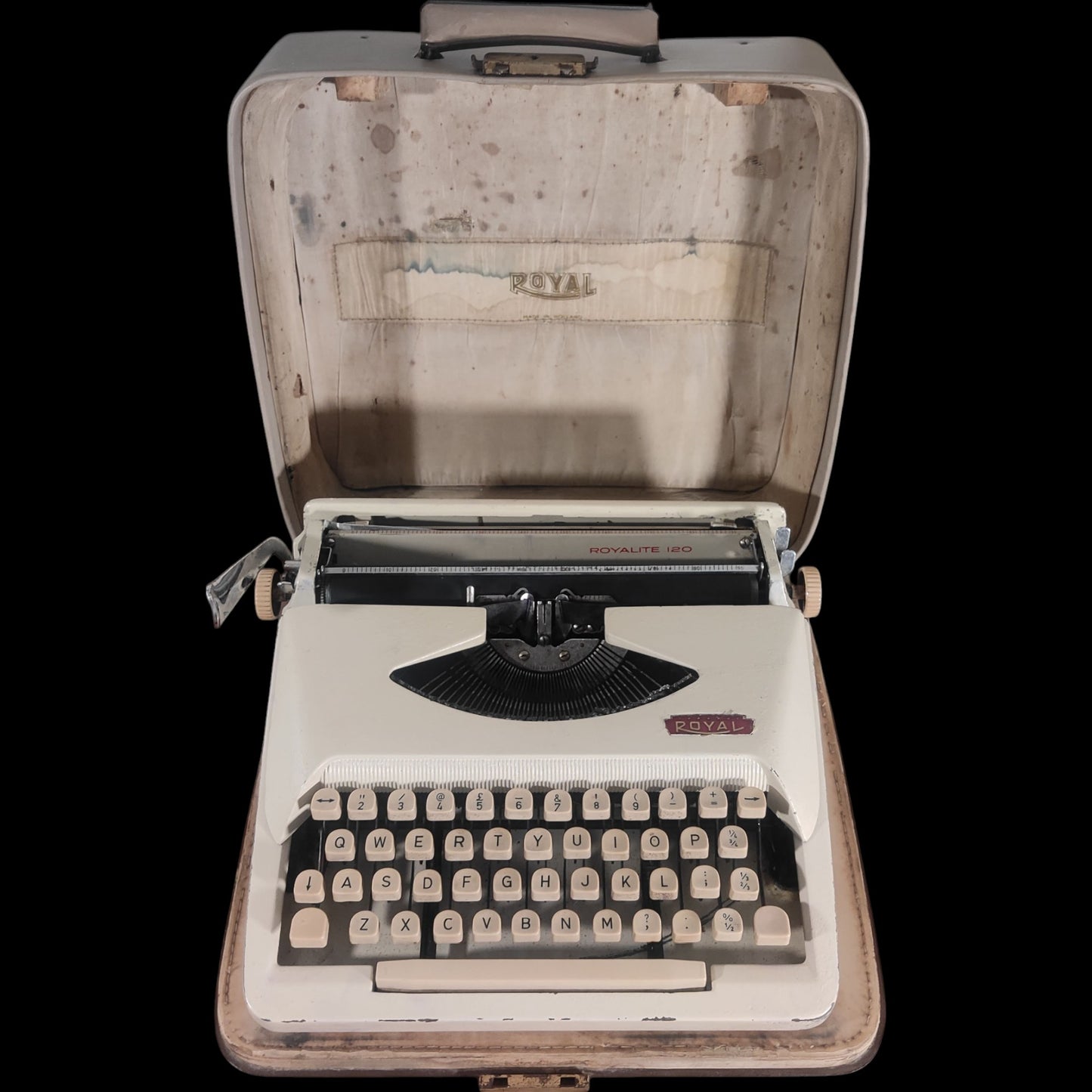 Image of Royal Royalite 120 Typewriter. Available from universaltypewritercompany.in