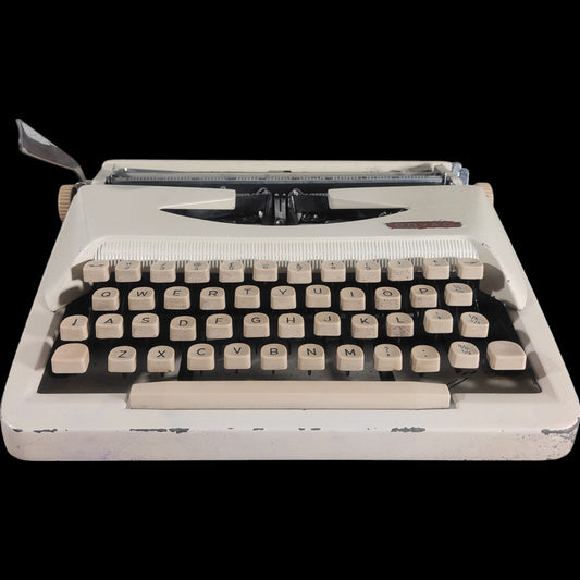 Image of Royal Royalite 120 Typewriter. Available from universaltypewritercompany.in