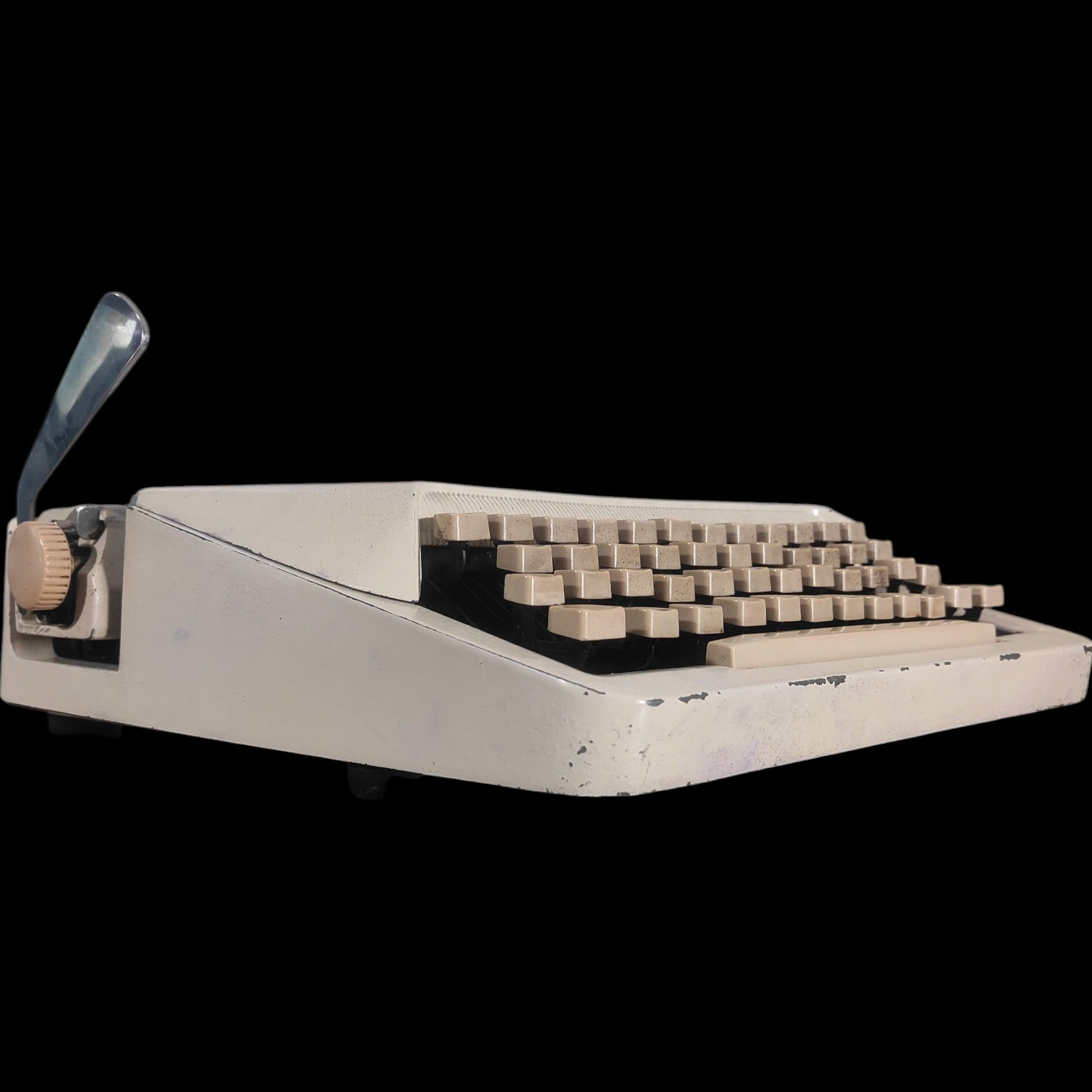 Image of Royal Royalite 120 Typewriter. Available from universaltypewritercompany.in