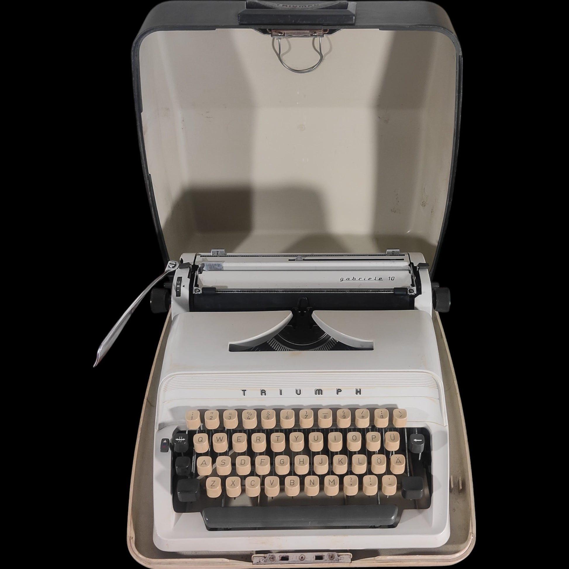 Image of Triumph Gabriele 10 Typewriter. Available from universaltypewritercompany.in
