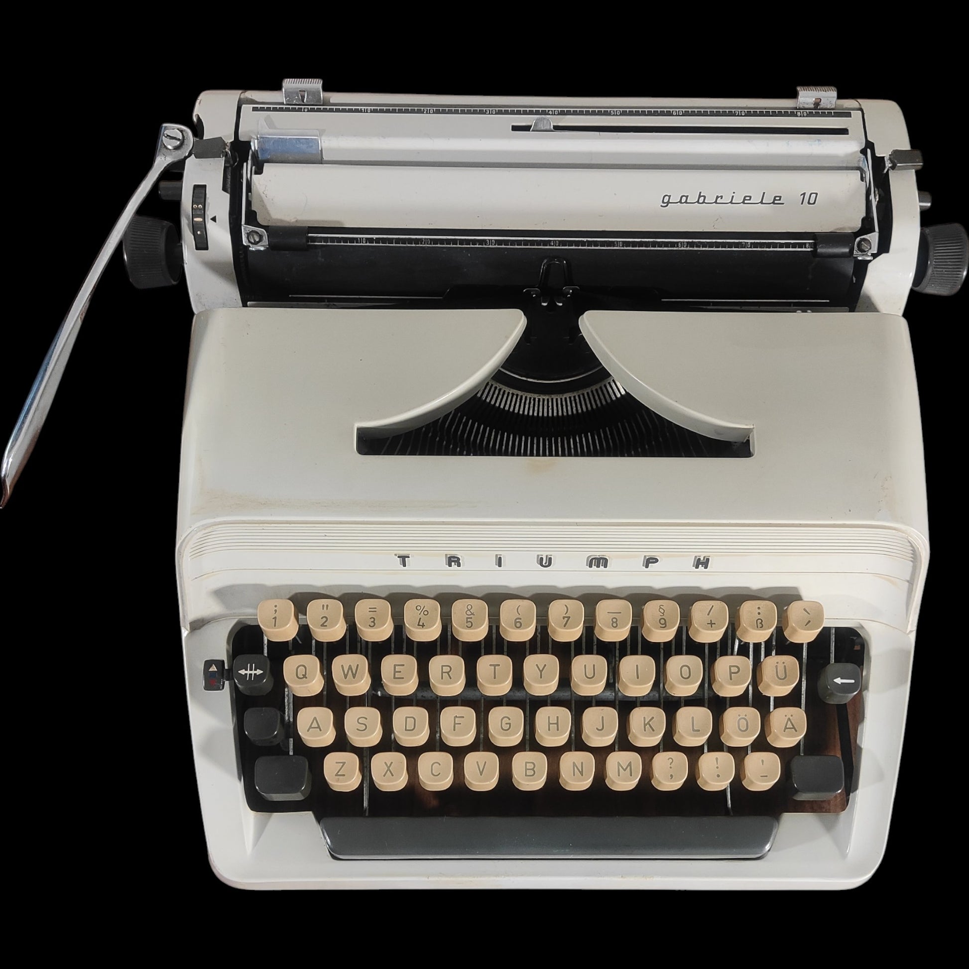 Image of Triumph Gabriele 10 Typewriter. Available from universaltypewritercompany.in