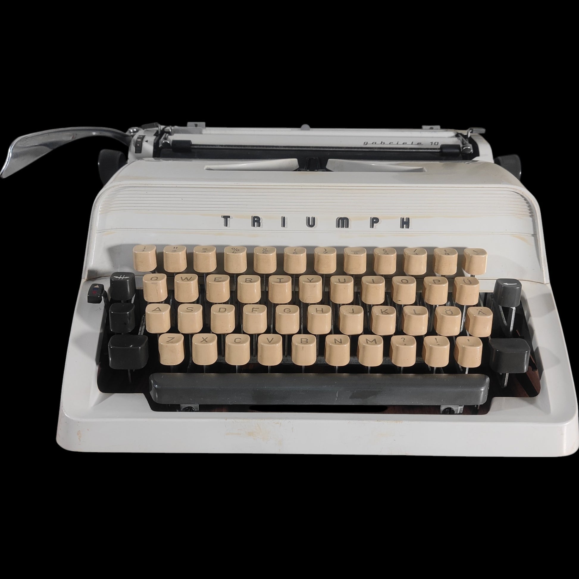 Image of Triumph Gabriele 10 Typewriter. Available from universaltypewritercompany.in