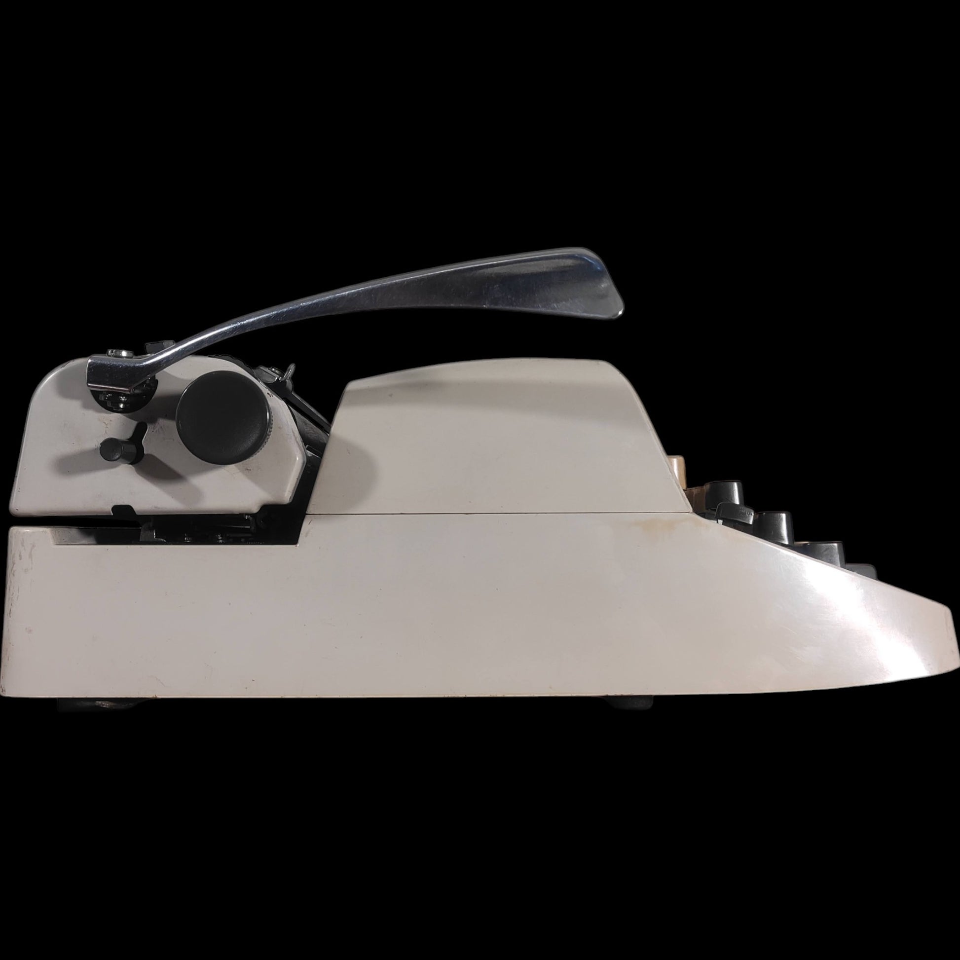 Image of Triumph Gabriele 10 Typewriter. Available from universaltypewritercompany.in