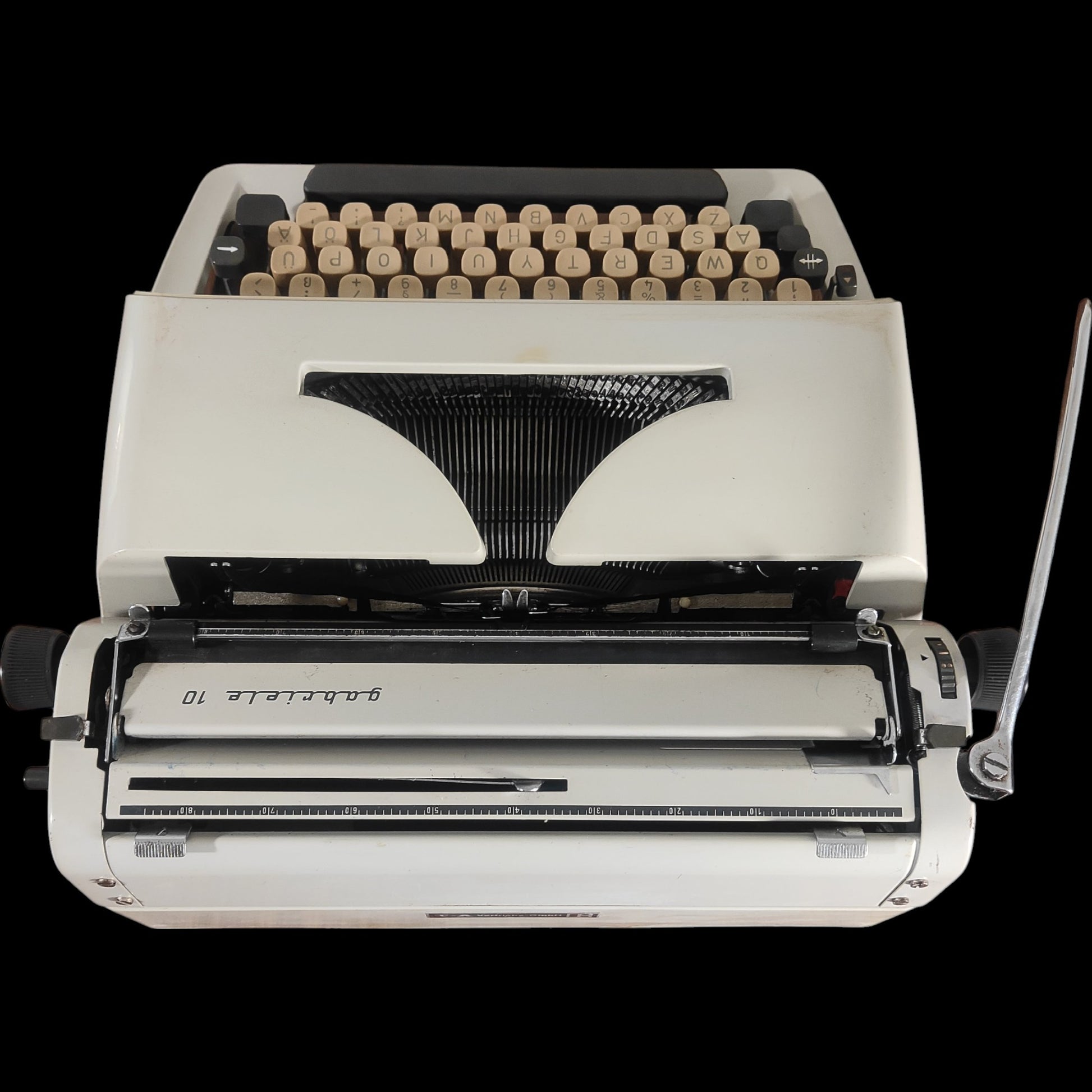 Image of Triumph Gabriele 10 Typewriter. Available from universaltypewritercompany.in
