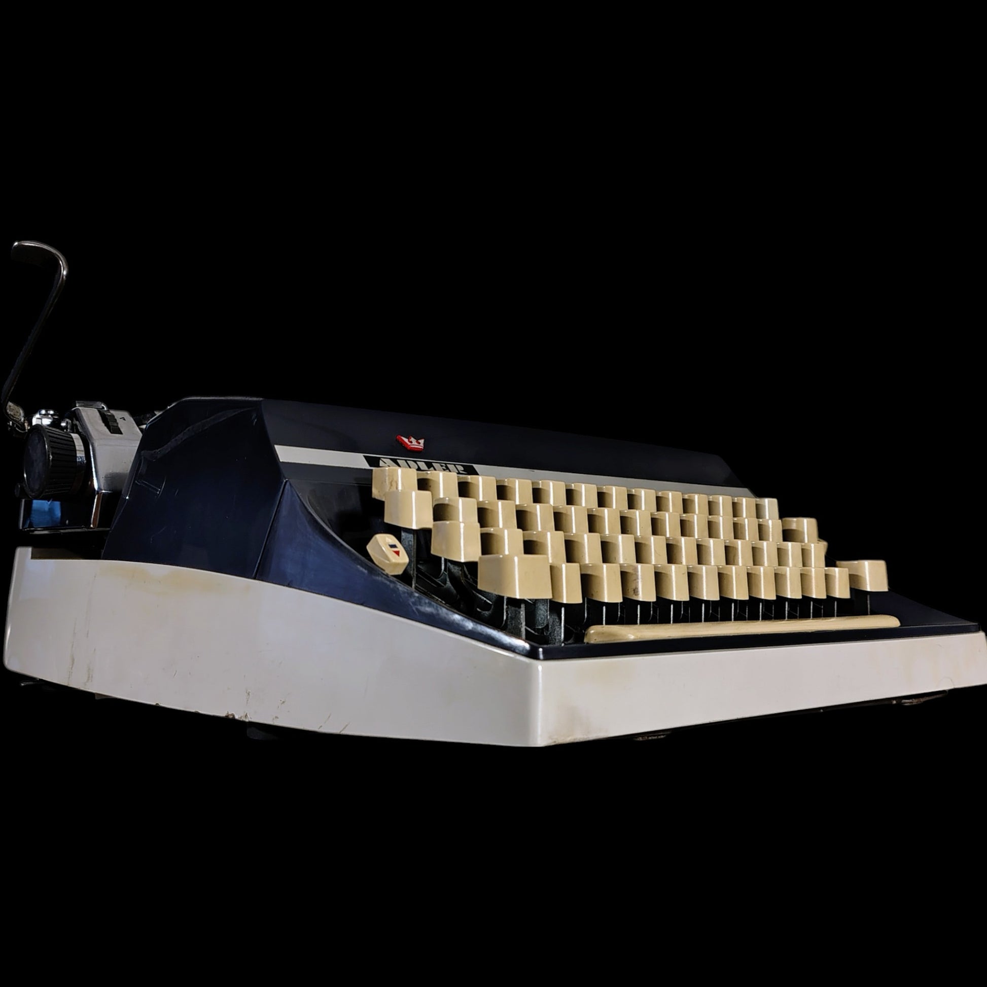 Image of Adler Gabriele 35 Typewriter. Available from universaltypewritercompany.in