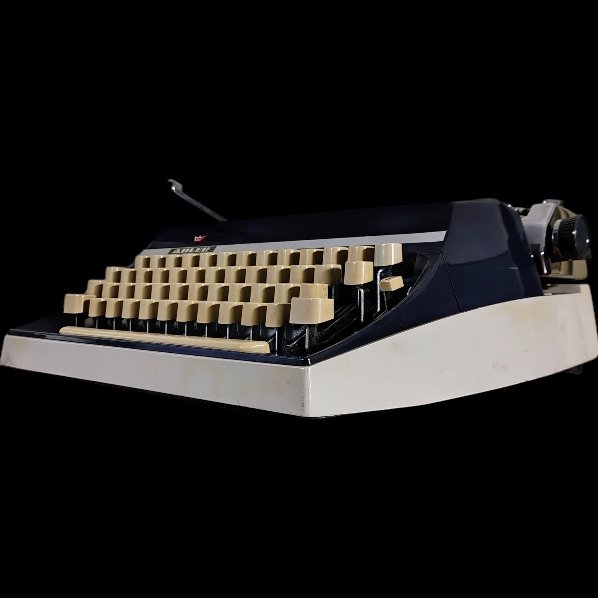 Image of Adler Gabriele 35 Typewriter. Available from universaltypewritercompany.in
