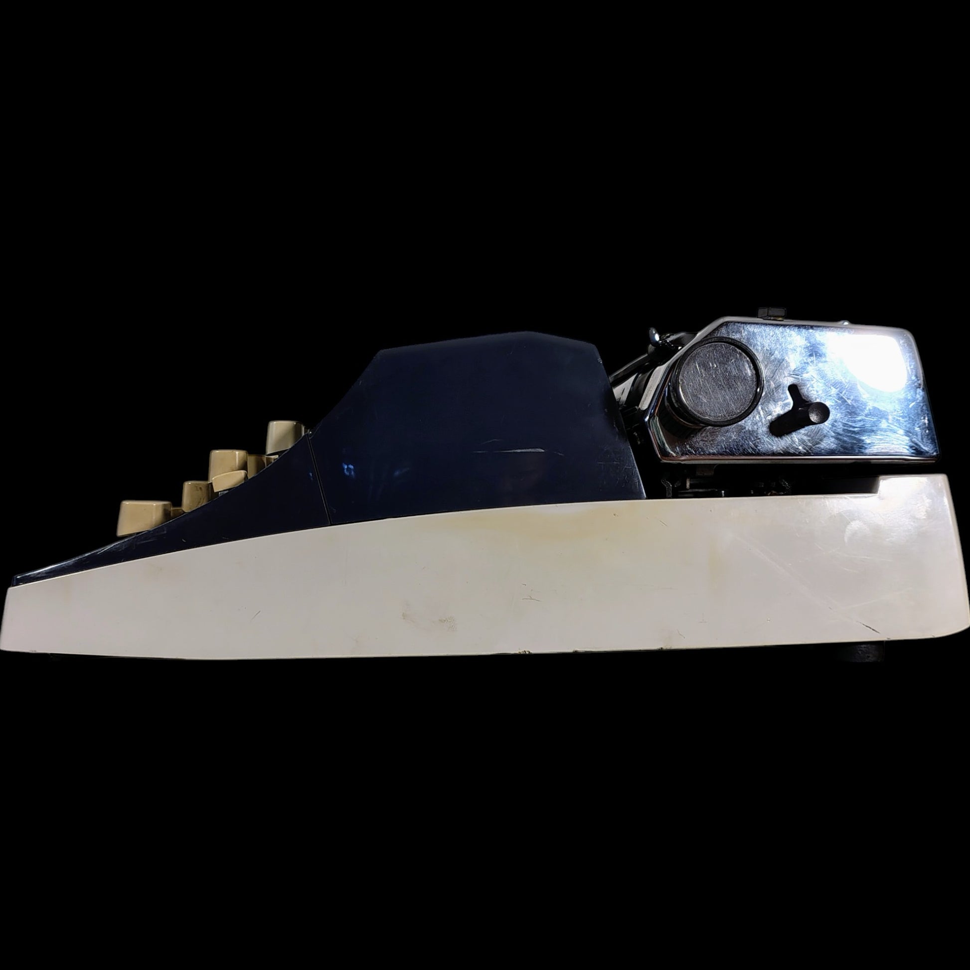 Image of Adler Gabriele 35 Typewriter. Available from universaltypewritercompany.in